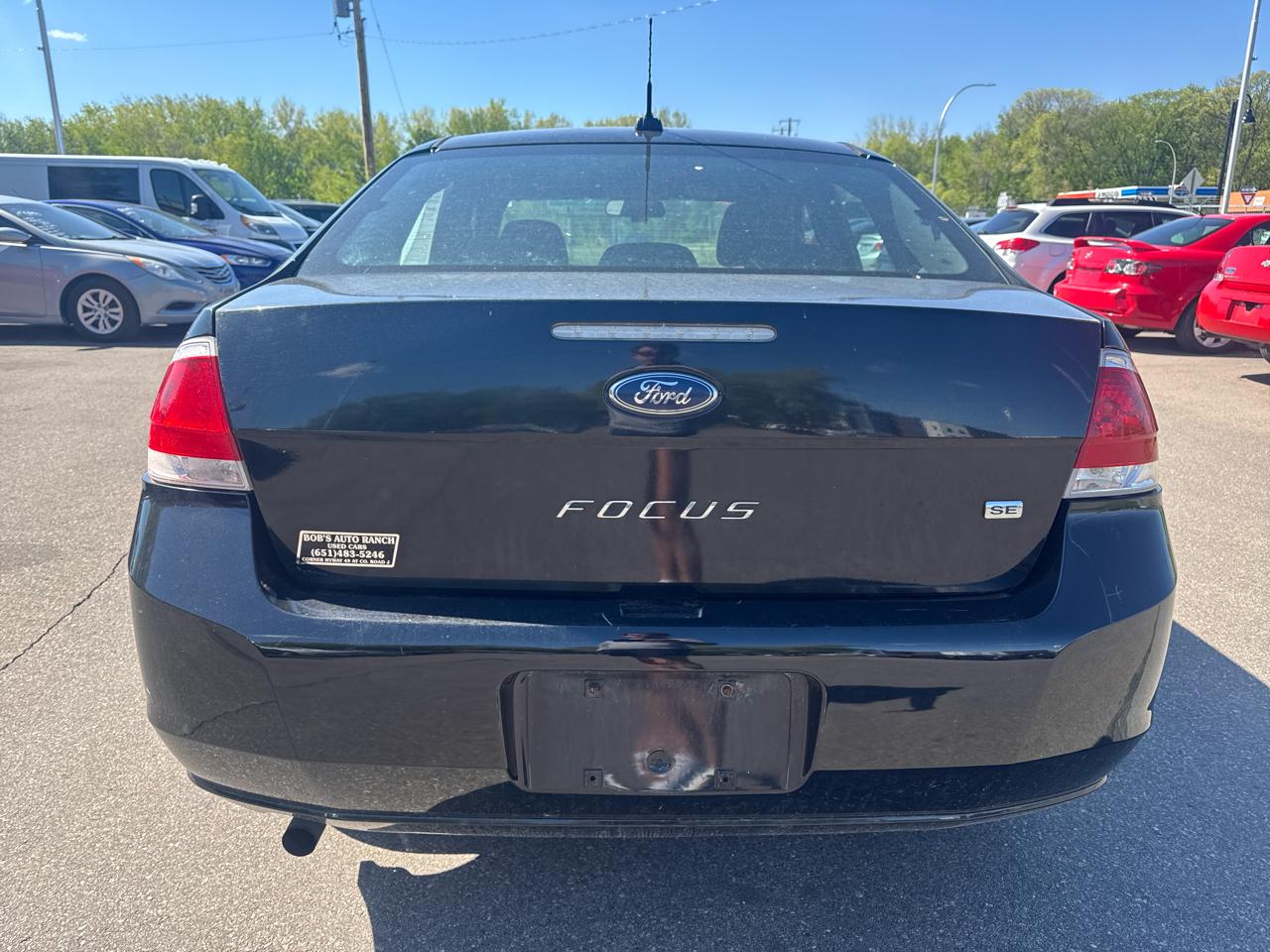 Ford Focus 4dr Sdn SE 2010