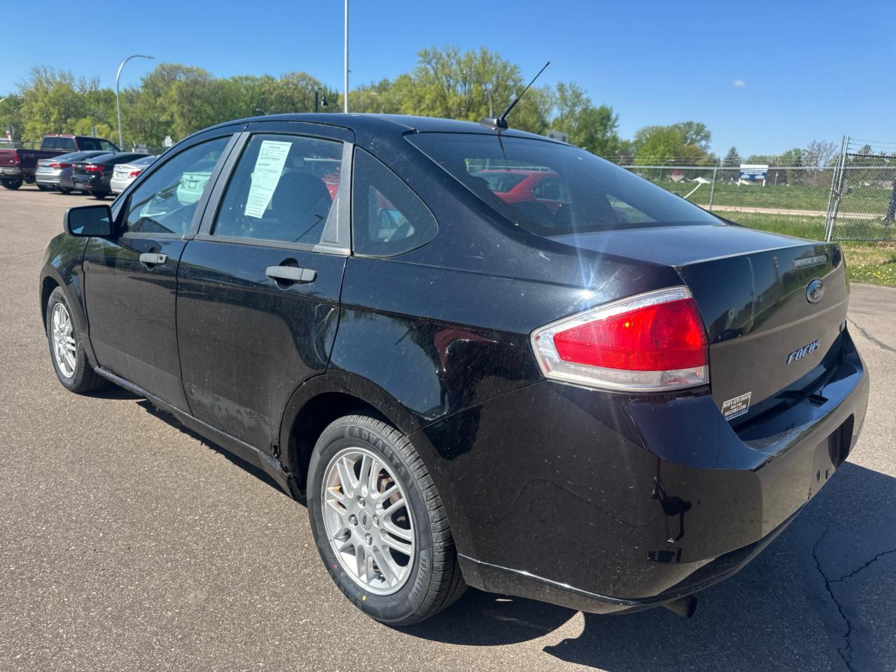 Ford Focus 4dr Sdn SE 2010