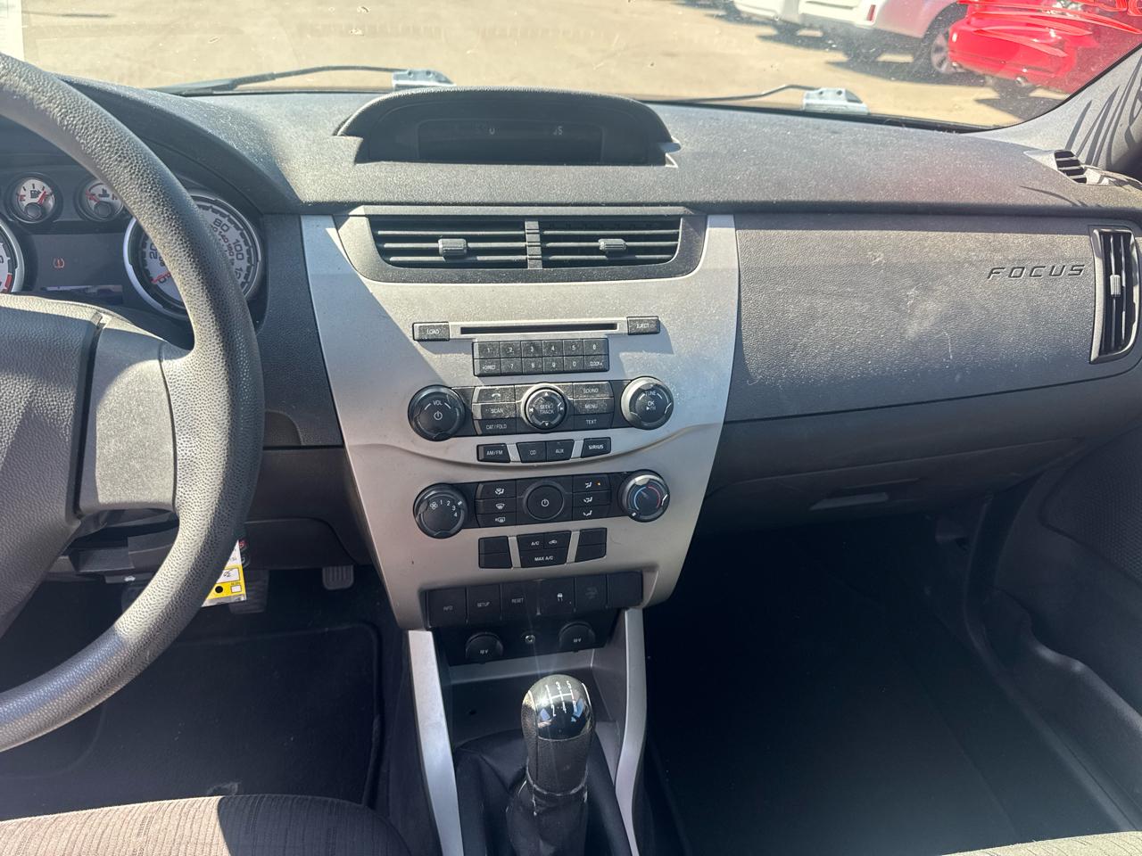 Ford Focus 4dr Sdn SE 2010