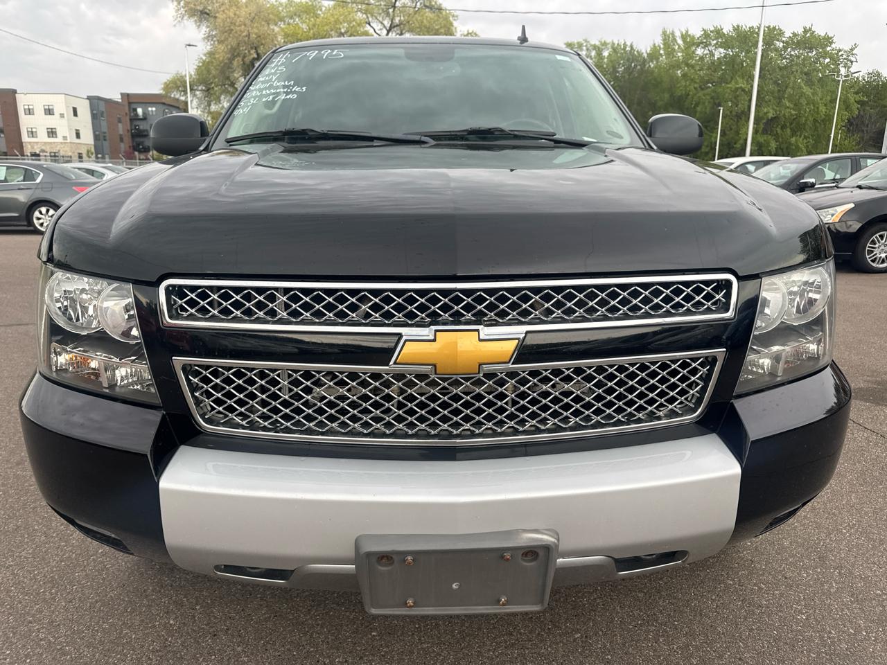 Chevrolet Suburban 4WD 4dr 1500 LT 2013