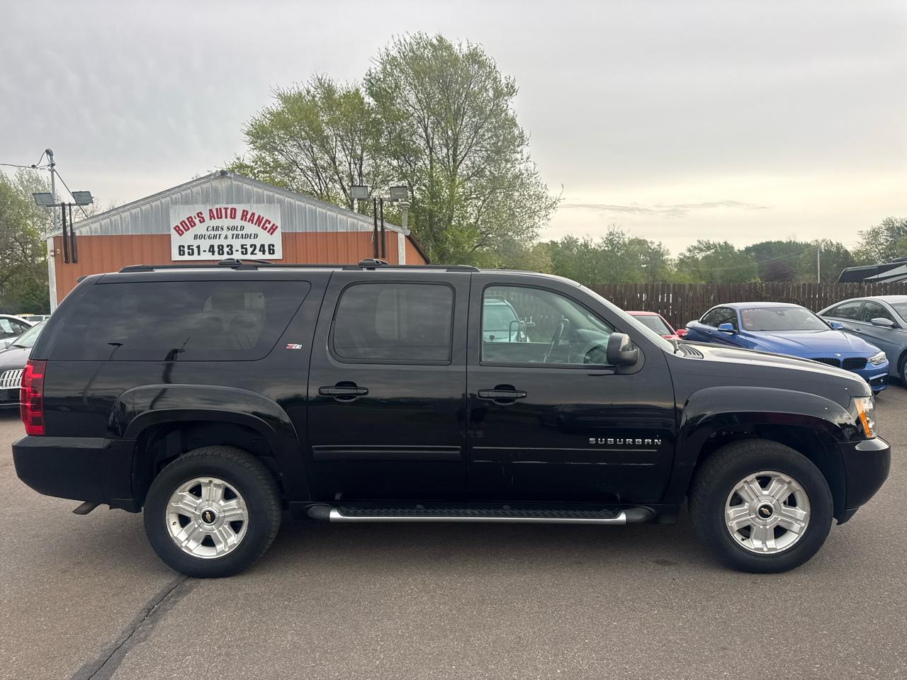 Chevrolet Suburban 4WD 4dr 1500 LT 2013