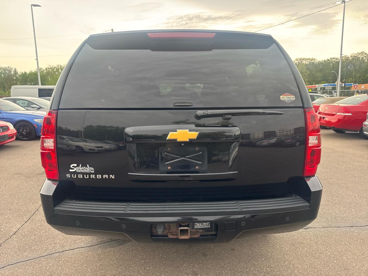 Chevrolet Suburban 4WD 4dr 1500 LT 2013