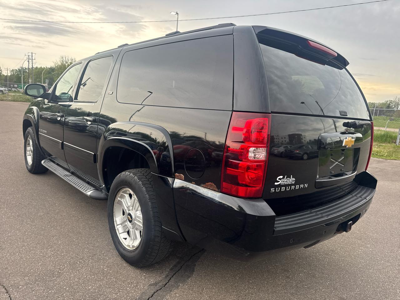 Chevrolet Suburban 4WD 4dr 1500 LT 2013