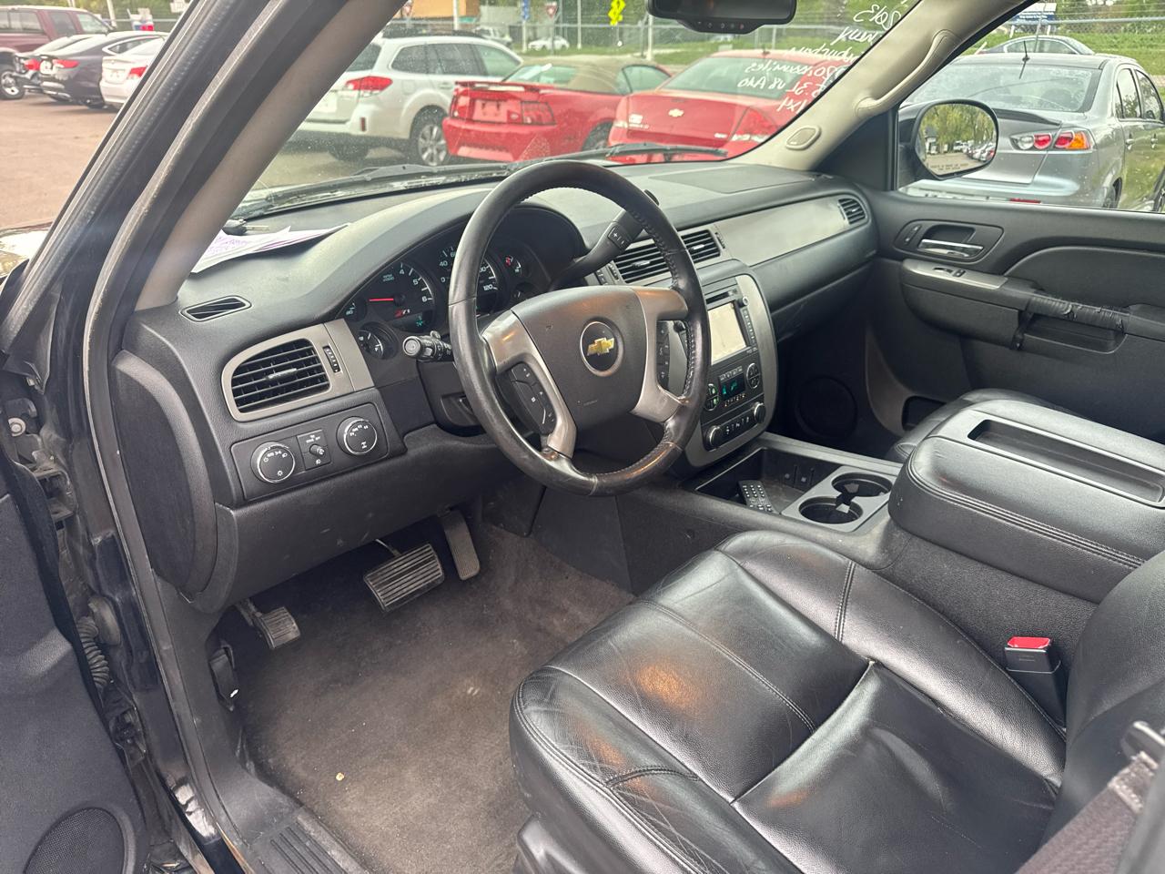 Chevrolet Suburban 4WD 4dr 1500 LT 2013