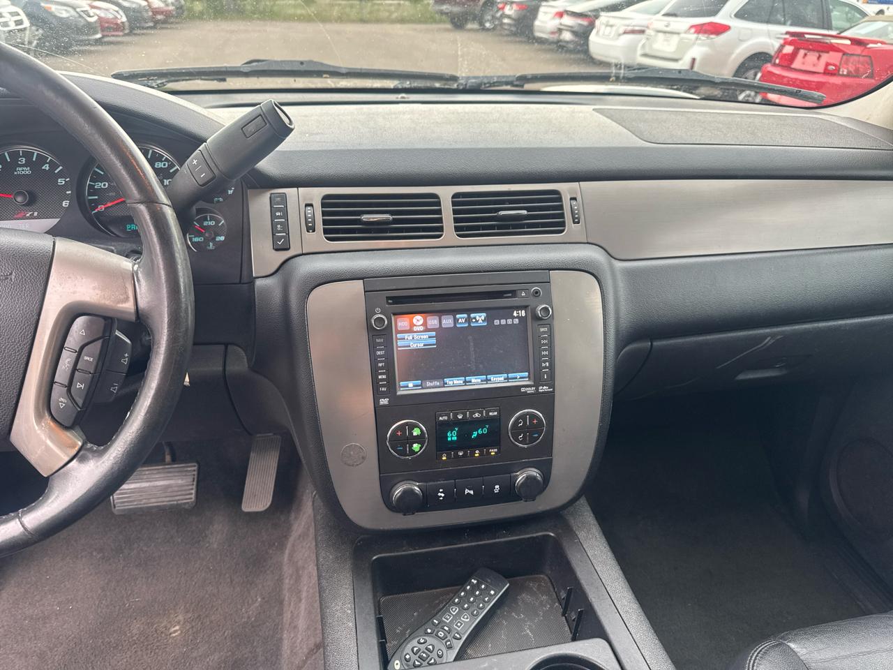 Chevrolet Suburban 4WD 4dr 1500 LT 2013