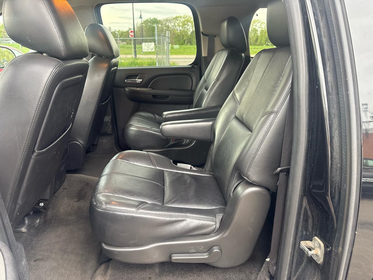 Chevrolet Suburban 4WD 4dr 1500 LT 2013