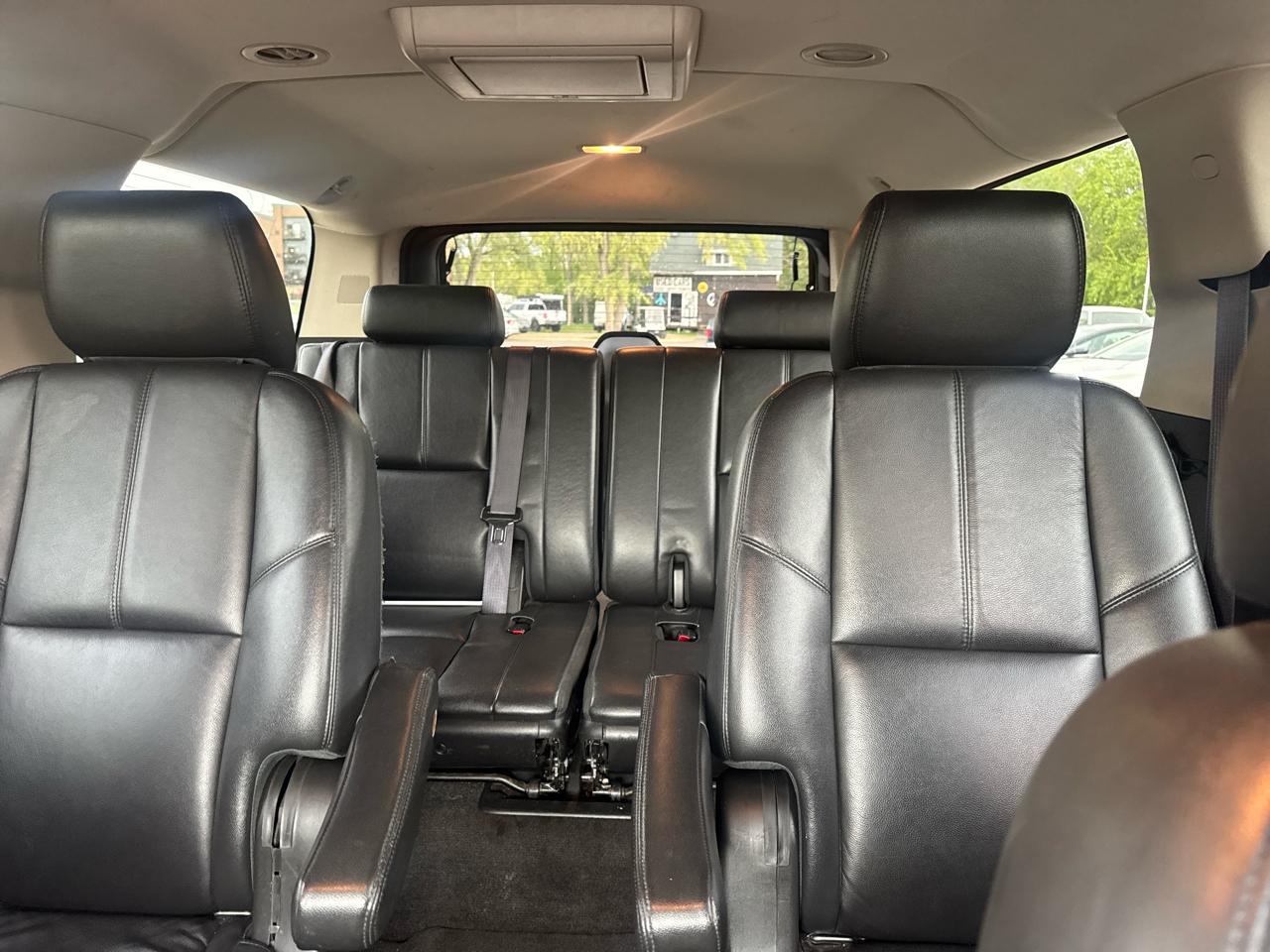 Chevrolet Suburban 4WD 4dr 1500 LT 2013