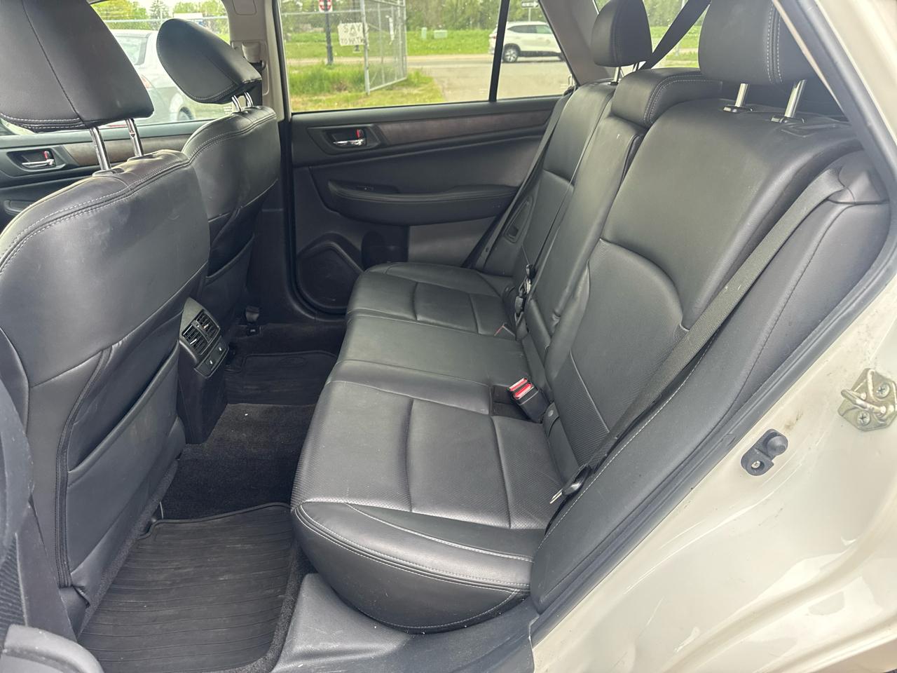 Subaru Outback 4dr Wgn 2.5i Limited 2015