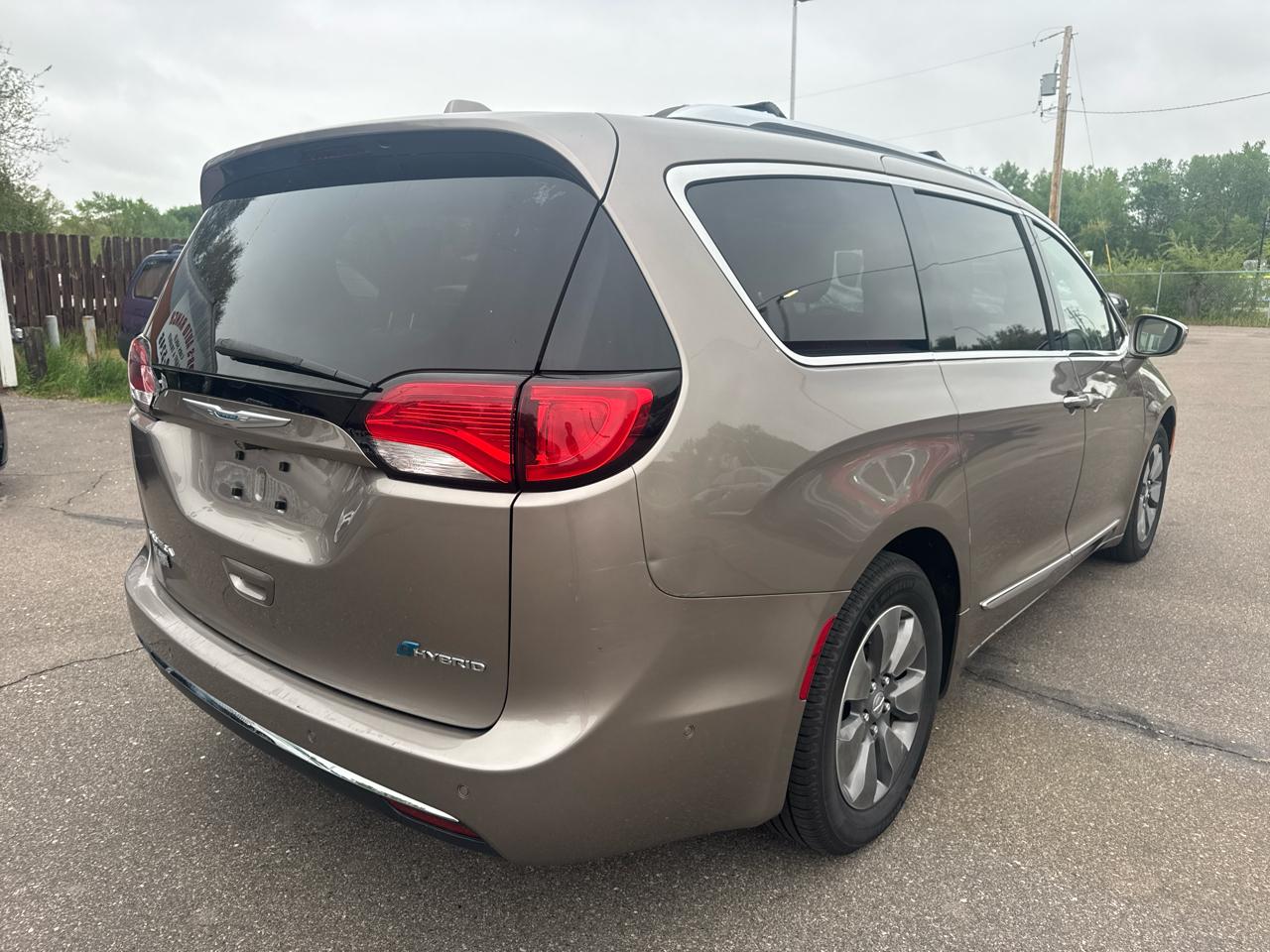 Chrysler Pacifica Hybrid Limited FWD 2018