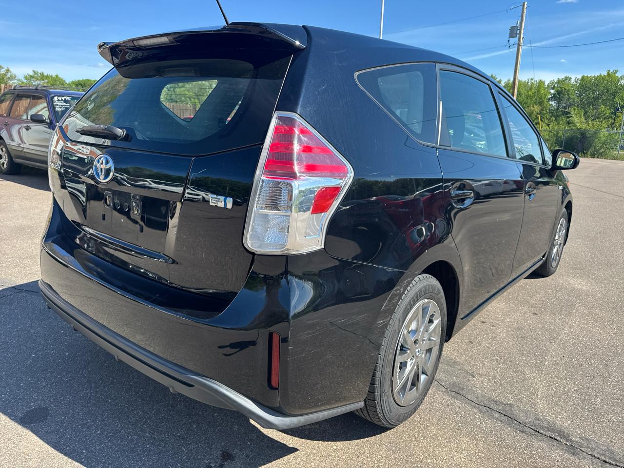Toyota Prius V 5dr Wgn Three (Natl) 2016