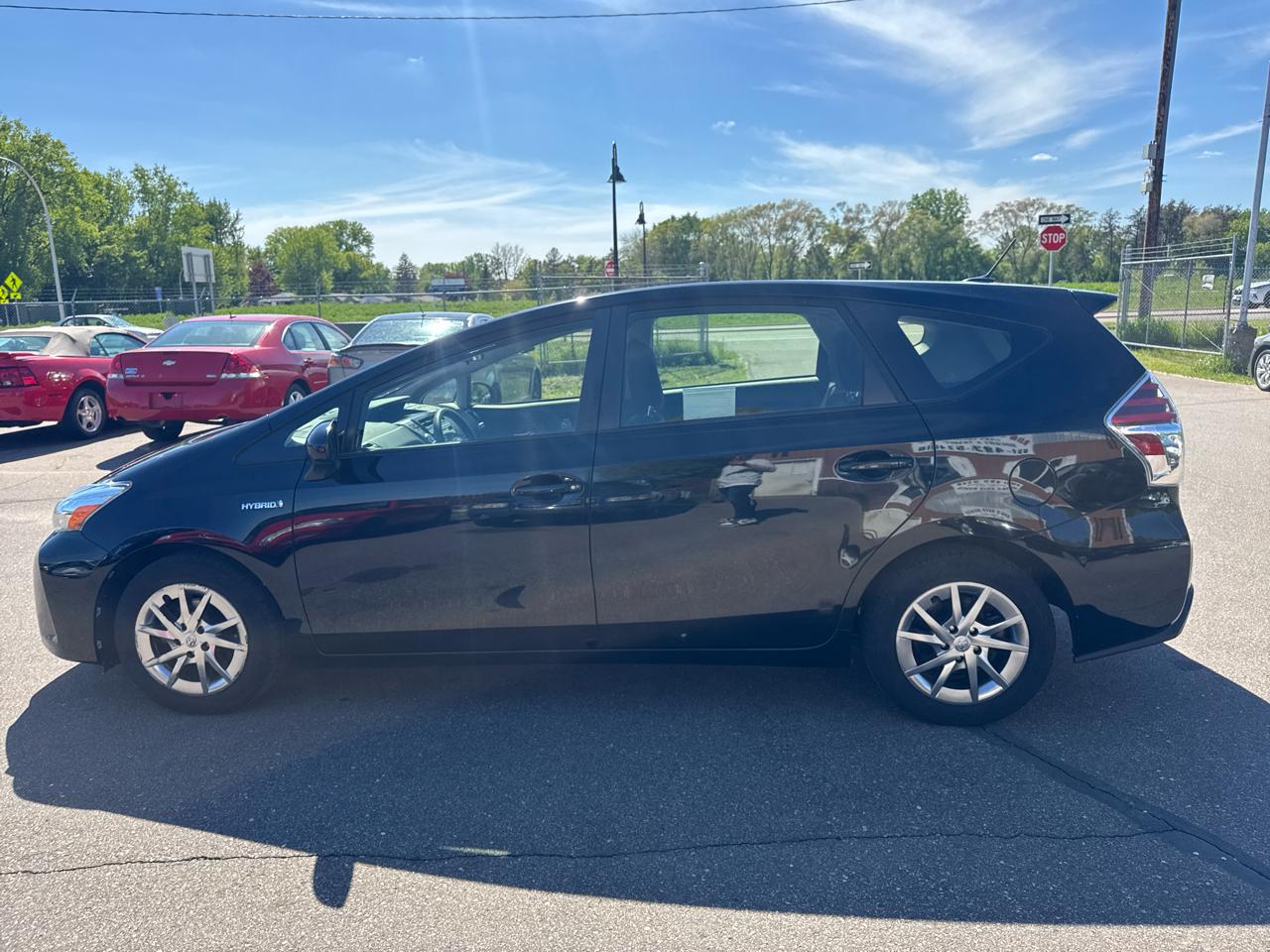 Toyota Prius V 5dr Wgn Three (Natl) 2016