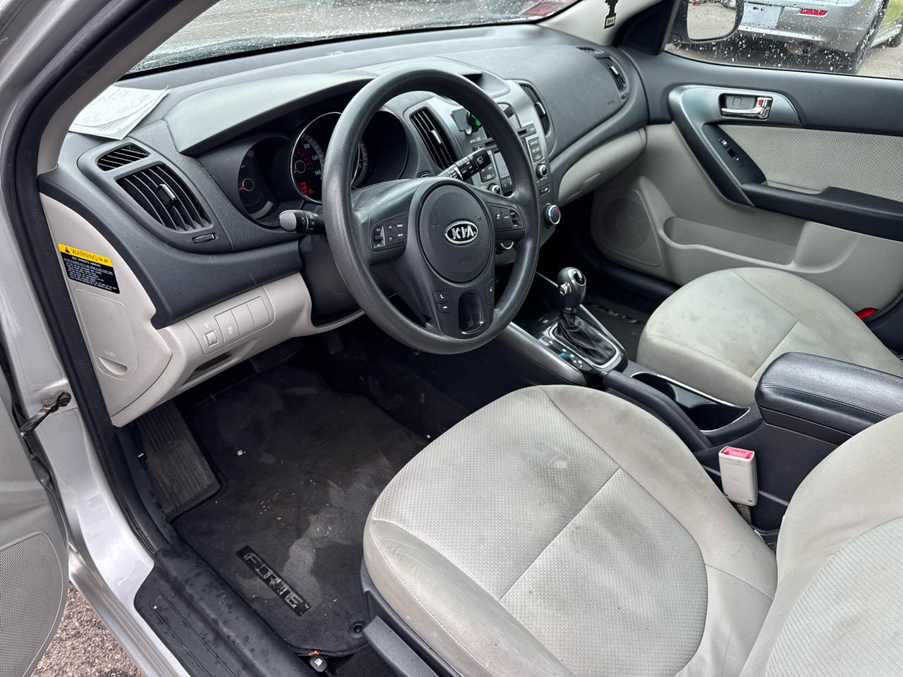 Kia Forte 5-Door 5dr HB EX 2013