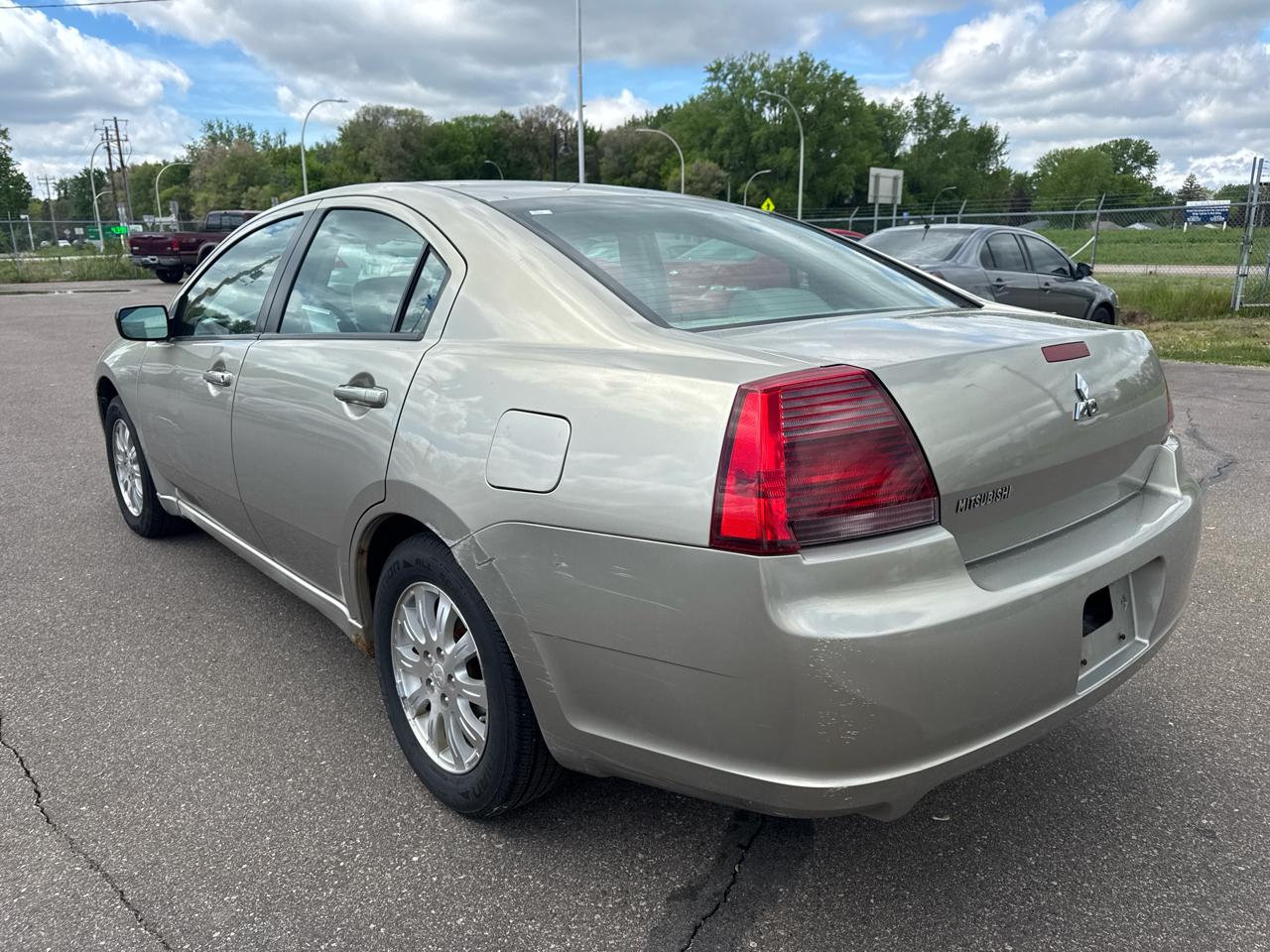 Mitsubishi Galant 4dr Sdn ES 2008