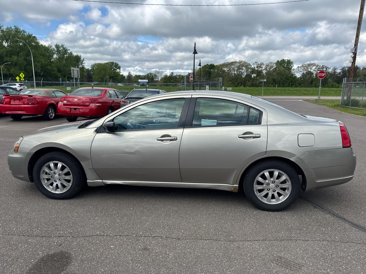 Mitsubishi Galant 4dr Sdn ES 2008