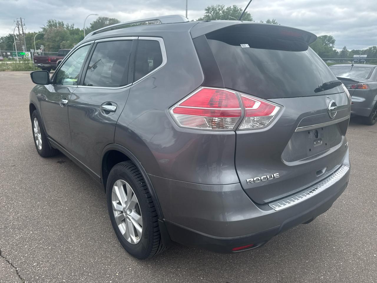 Nissan Rogue AWD 4dr SV 2016