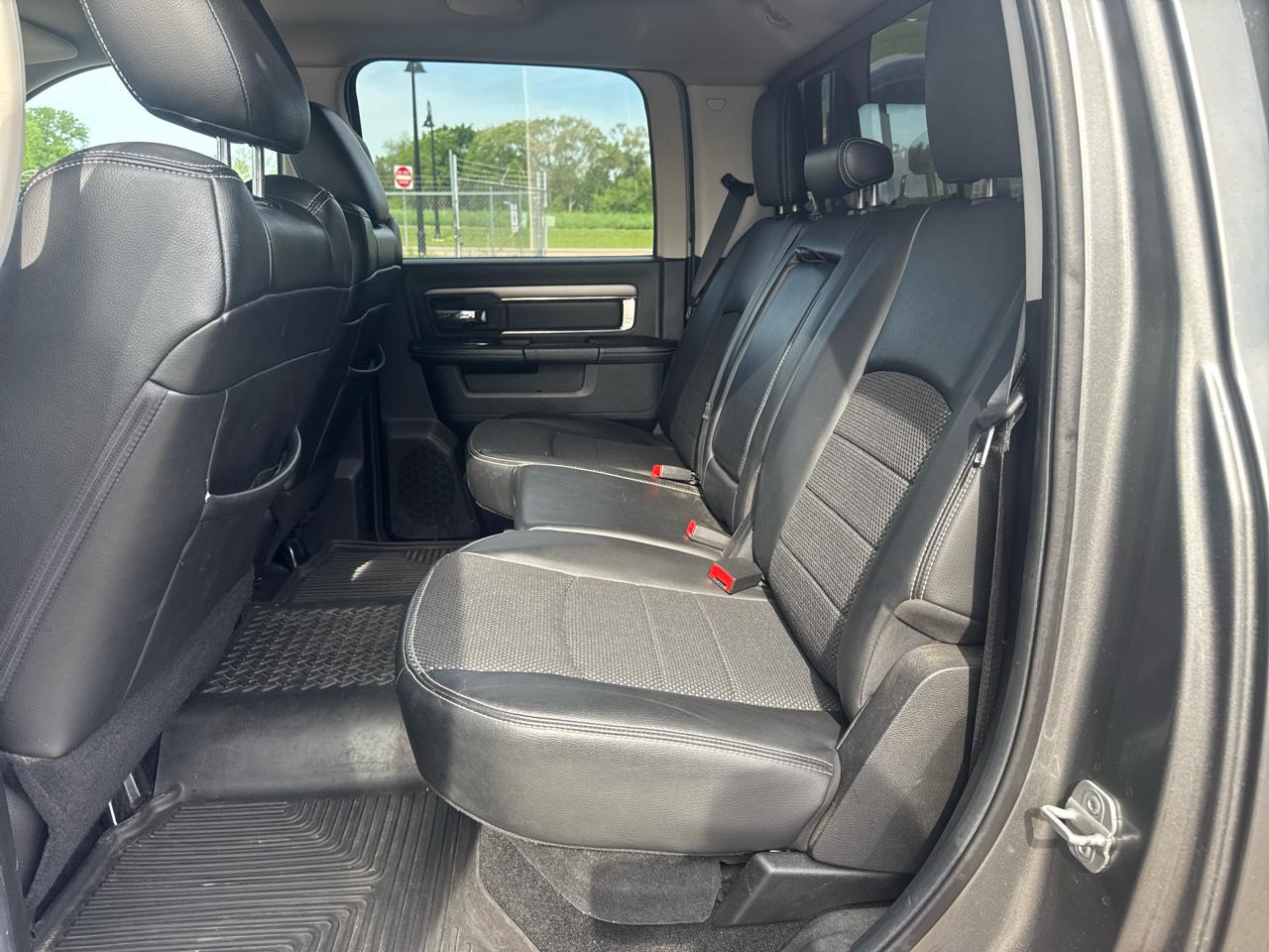 RAM 1500 4WD Crew Cab 140.5" Sport 2013