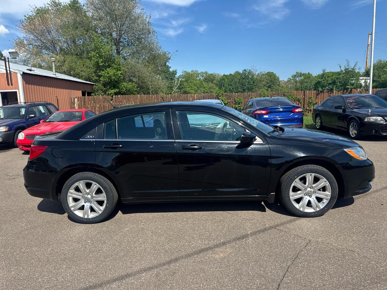 Chrysler 200 4dr Sdn Touring 2012