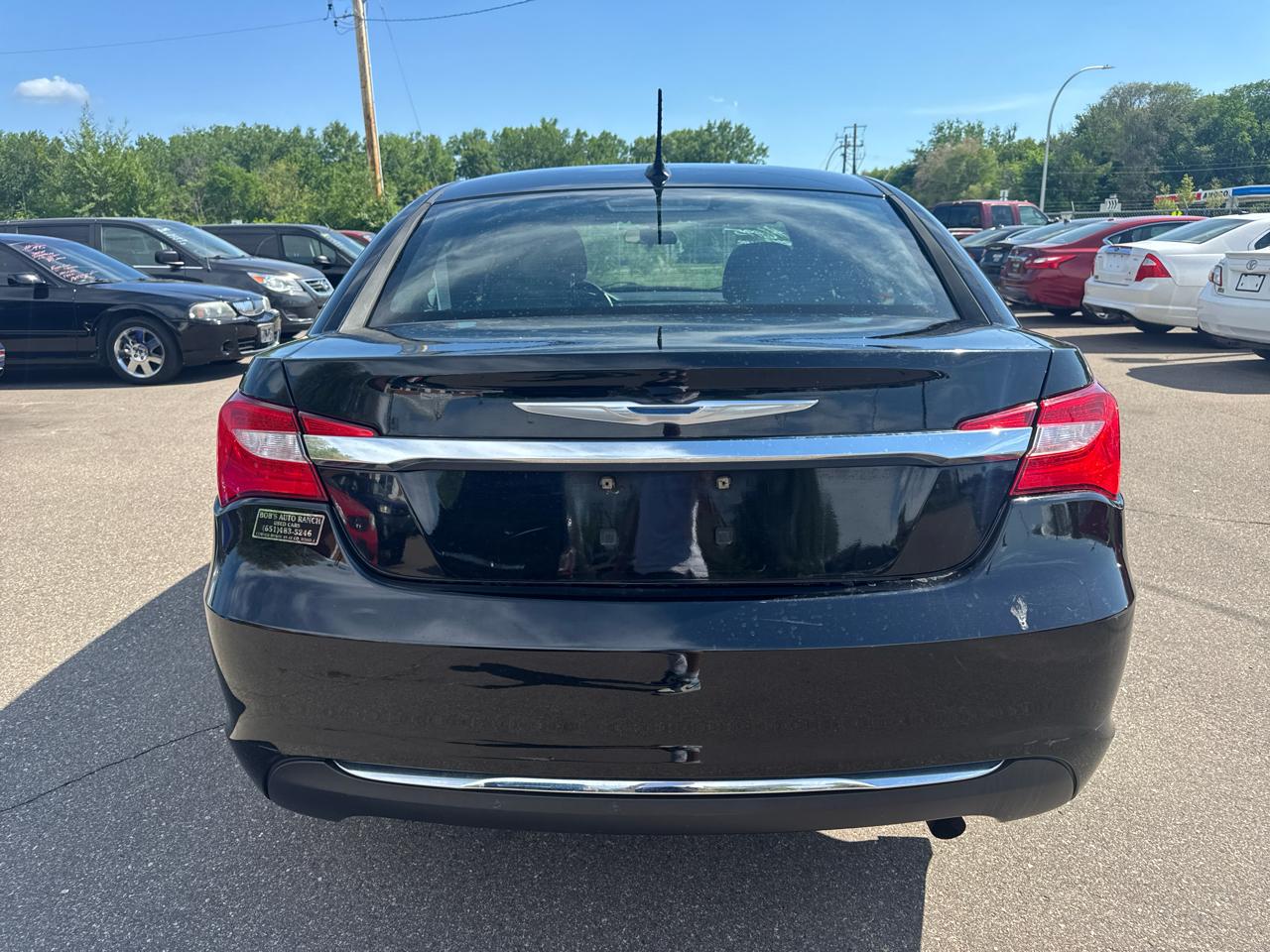 Chrysler 200 4dr Sdn Touring 2012