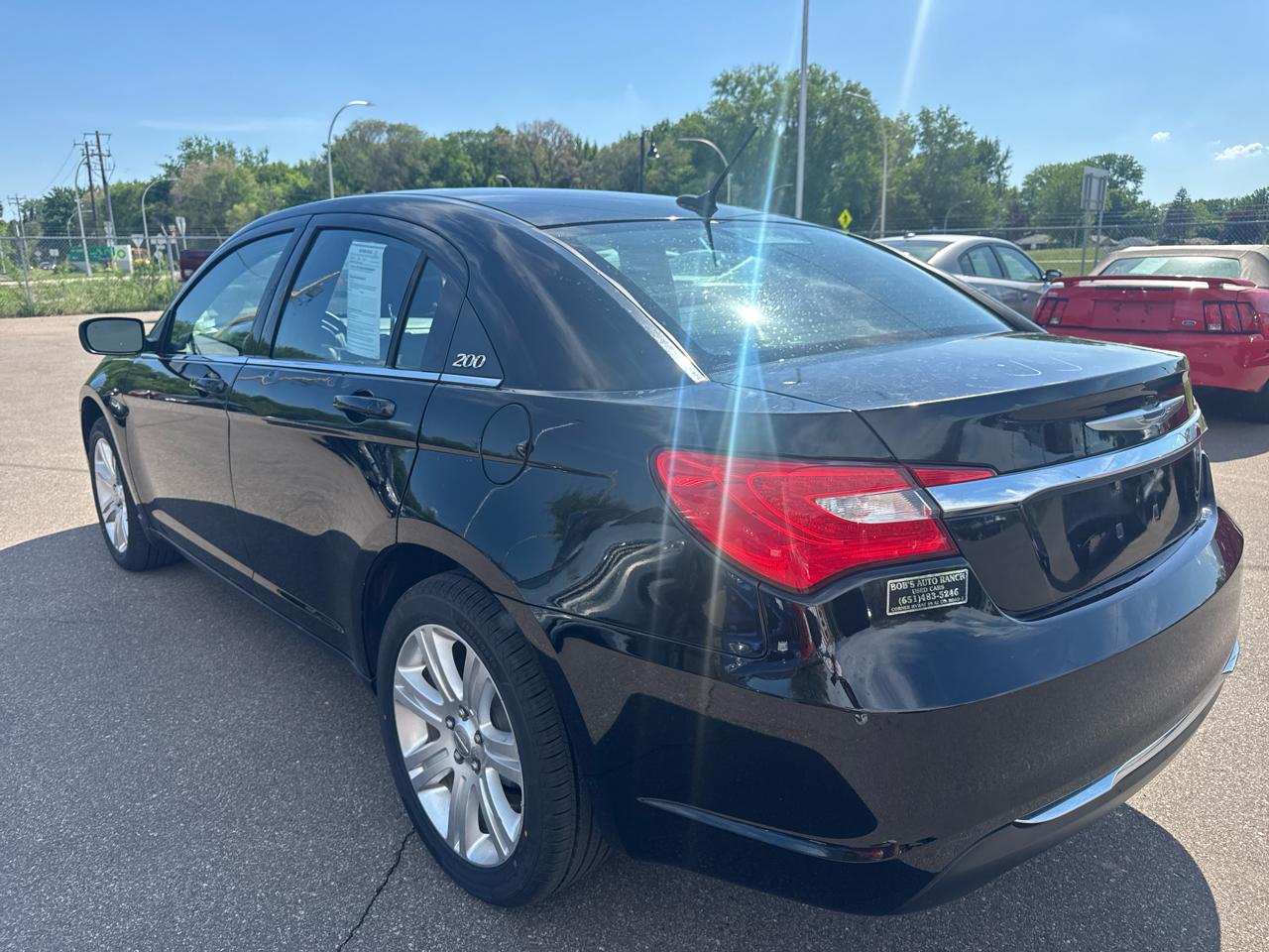 Chrysler 200 4dr Sdn Touring 2012