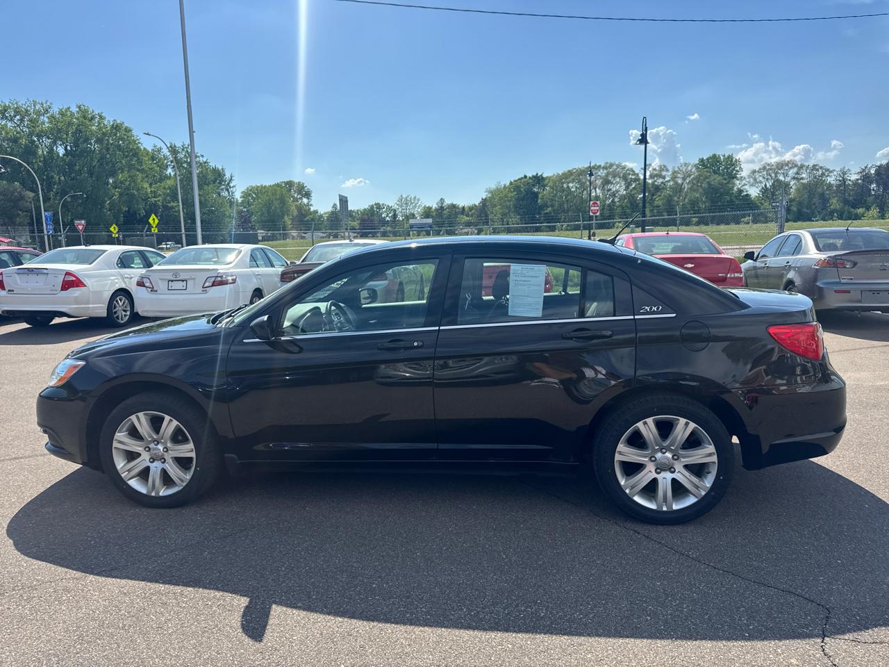 Chrysler 200 4dr Sdn Touring 2012
