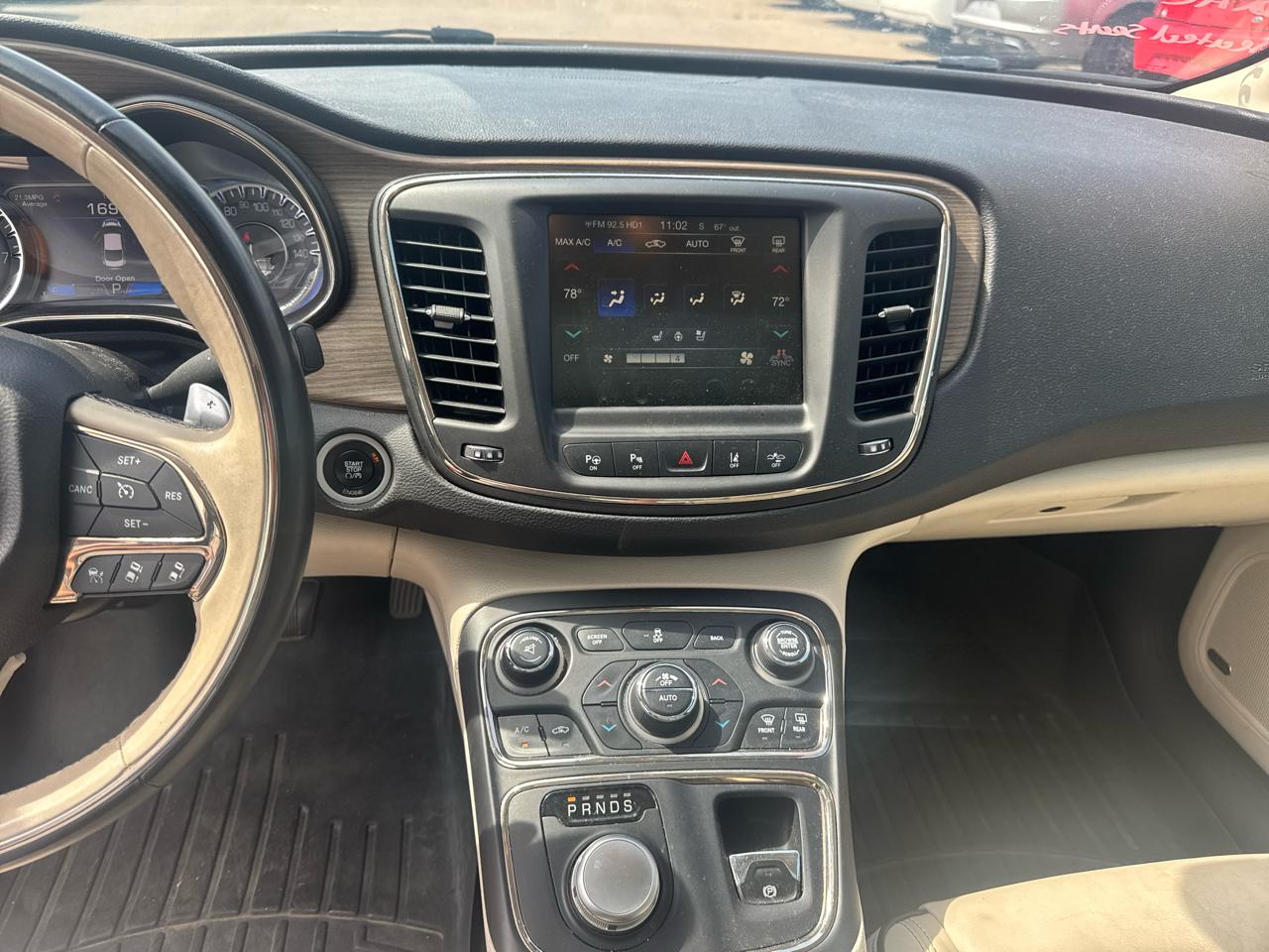 Chrysler 200 4dr Sdn C FWD 2015