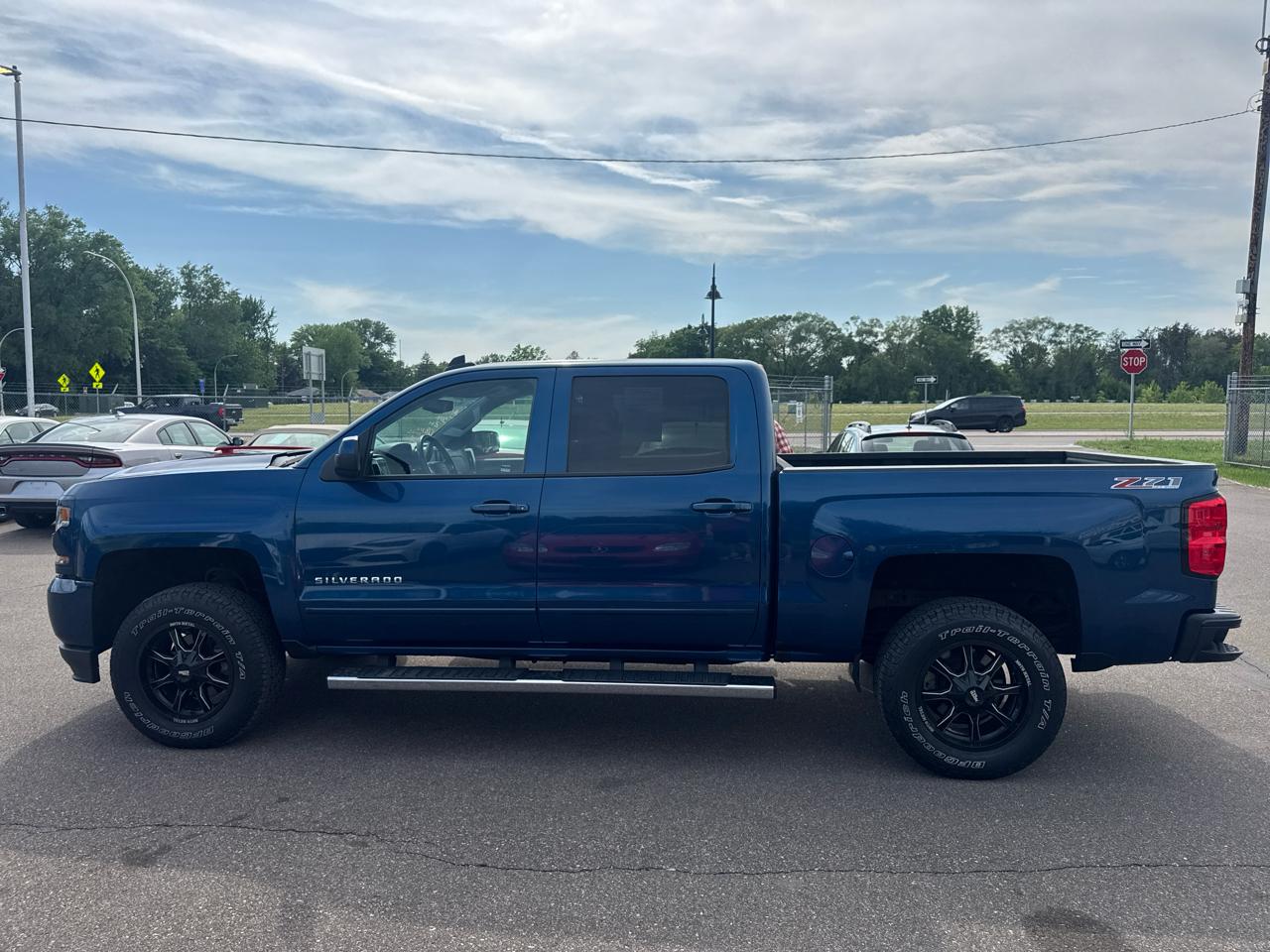 Chevrolet Silverado 1500 4WD Crew Cab 143.5" LT w/2LT 2017