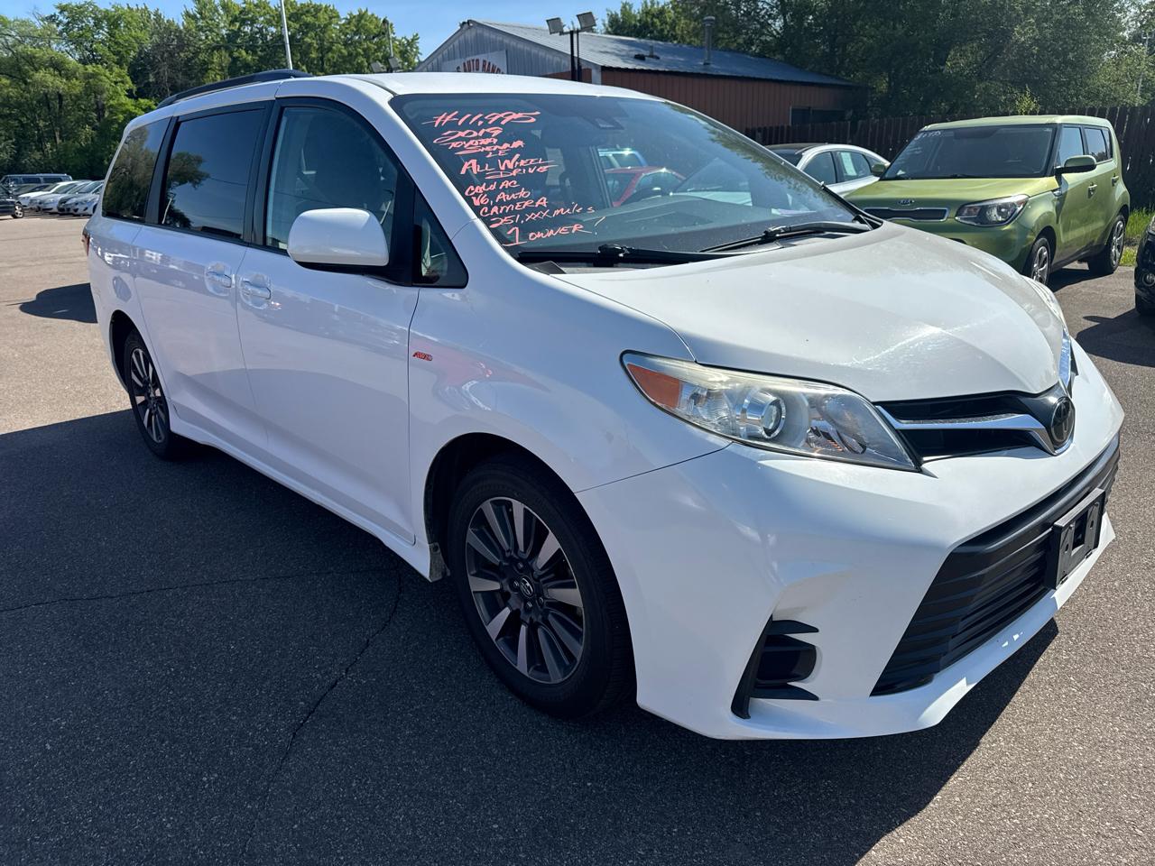 Toyota Sienna LE AWD 7-Passenger (Natl) 2019