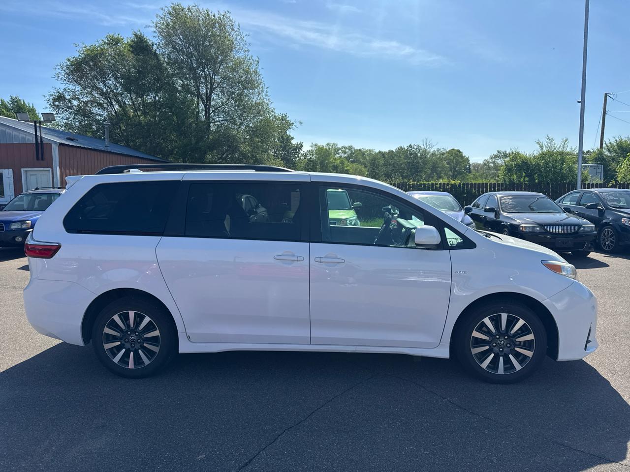Toyota Sienna LE AWD 7-Passenger (Natl) 2019