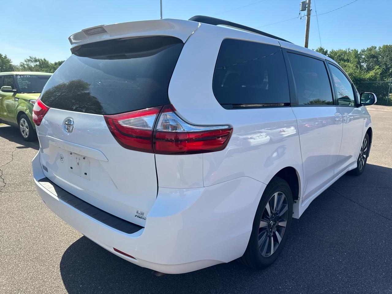 Toyota Sienna LE AWD 7-Passenger (Natl) 2019
