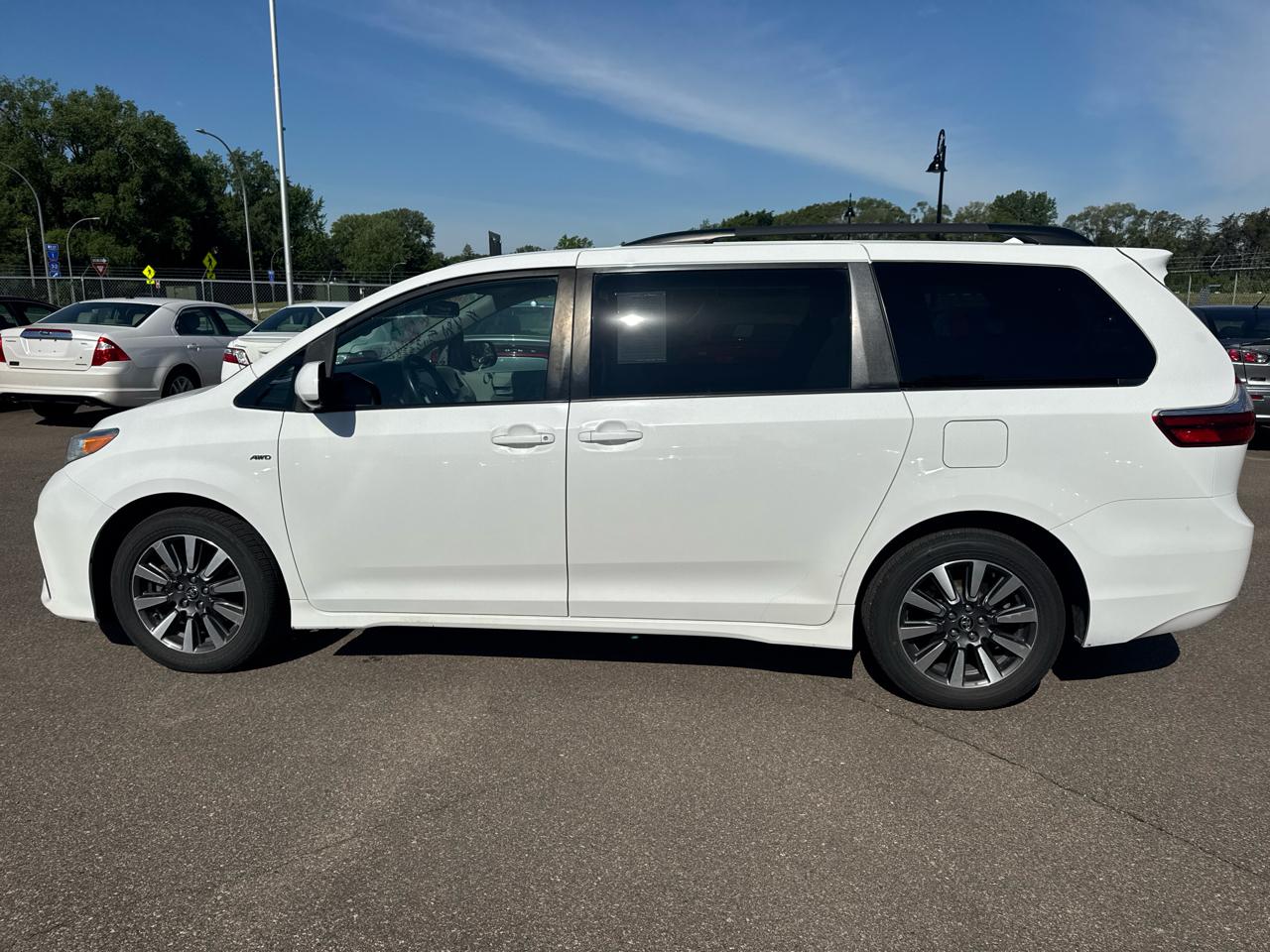 Toyota Sienna LE AWD 7-Passenger (Natl) 2019
