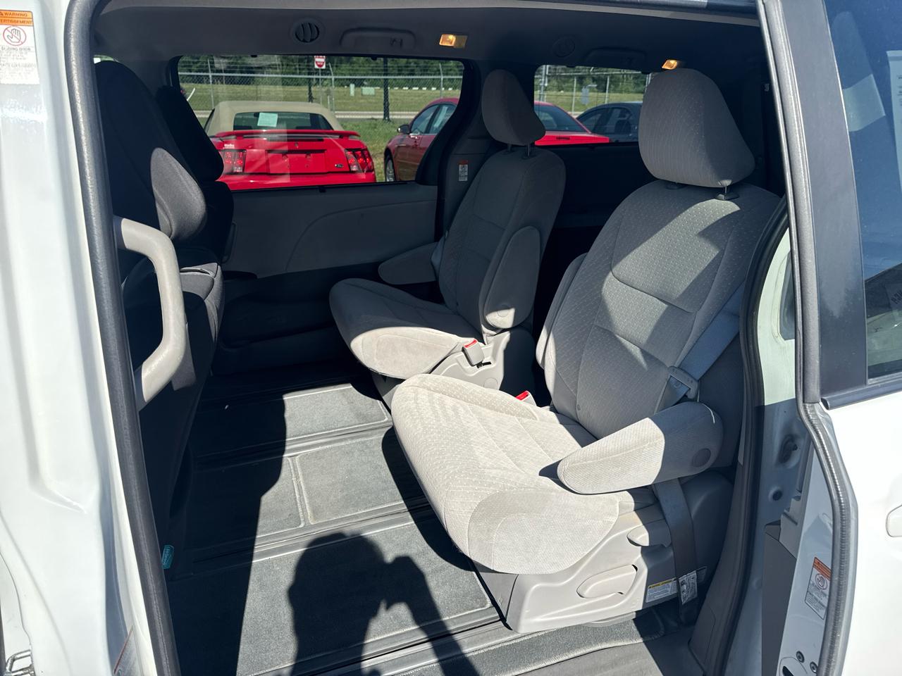 Toyota Sienna LE AWD 7-Passenger (Natl) 2019