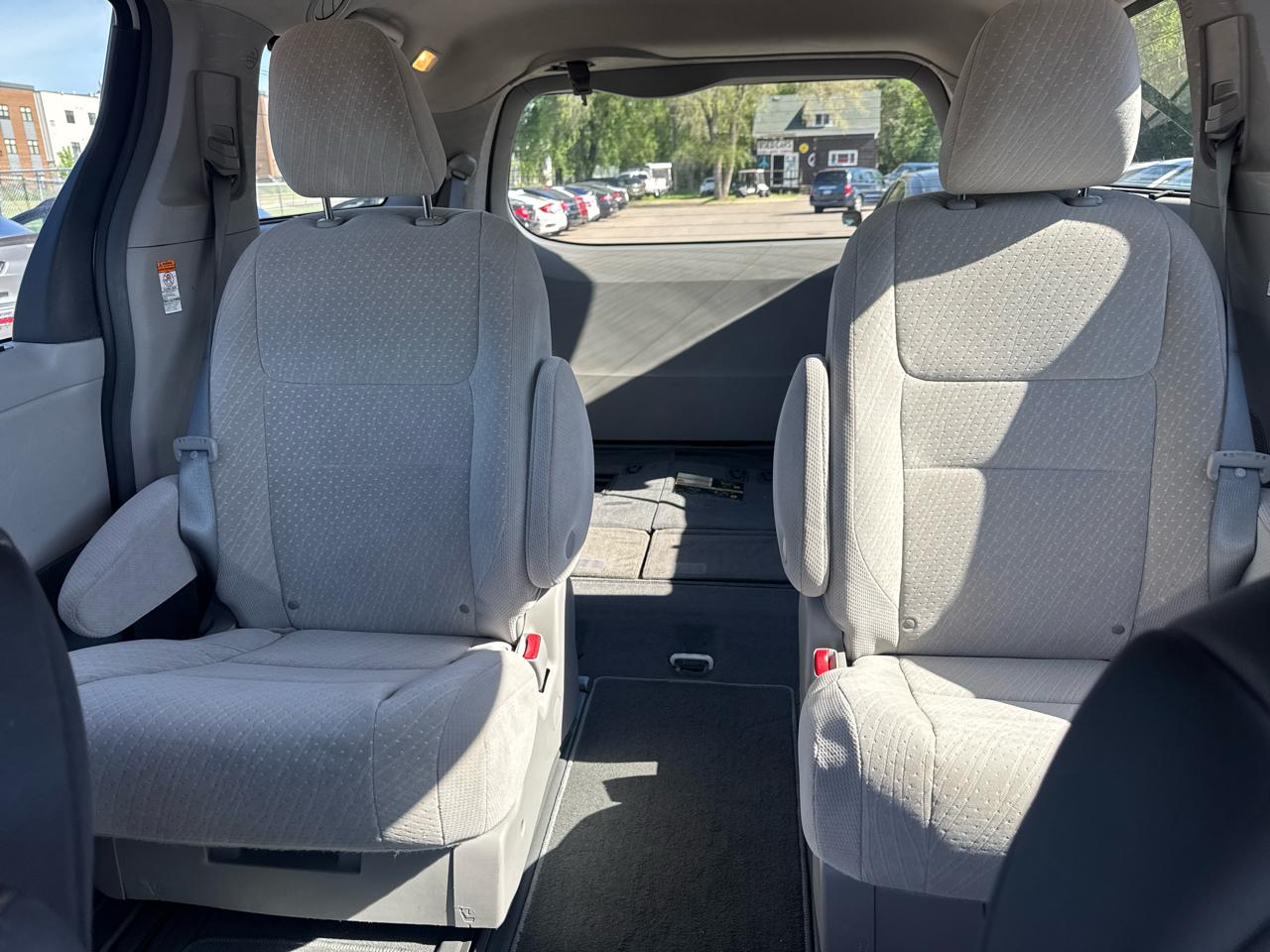Toyota Sienna LE AWD 7-Passenger (Natl) 2019