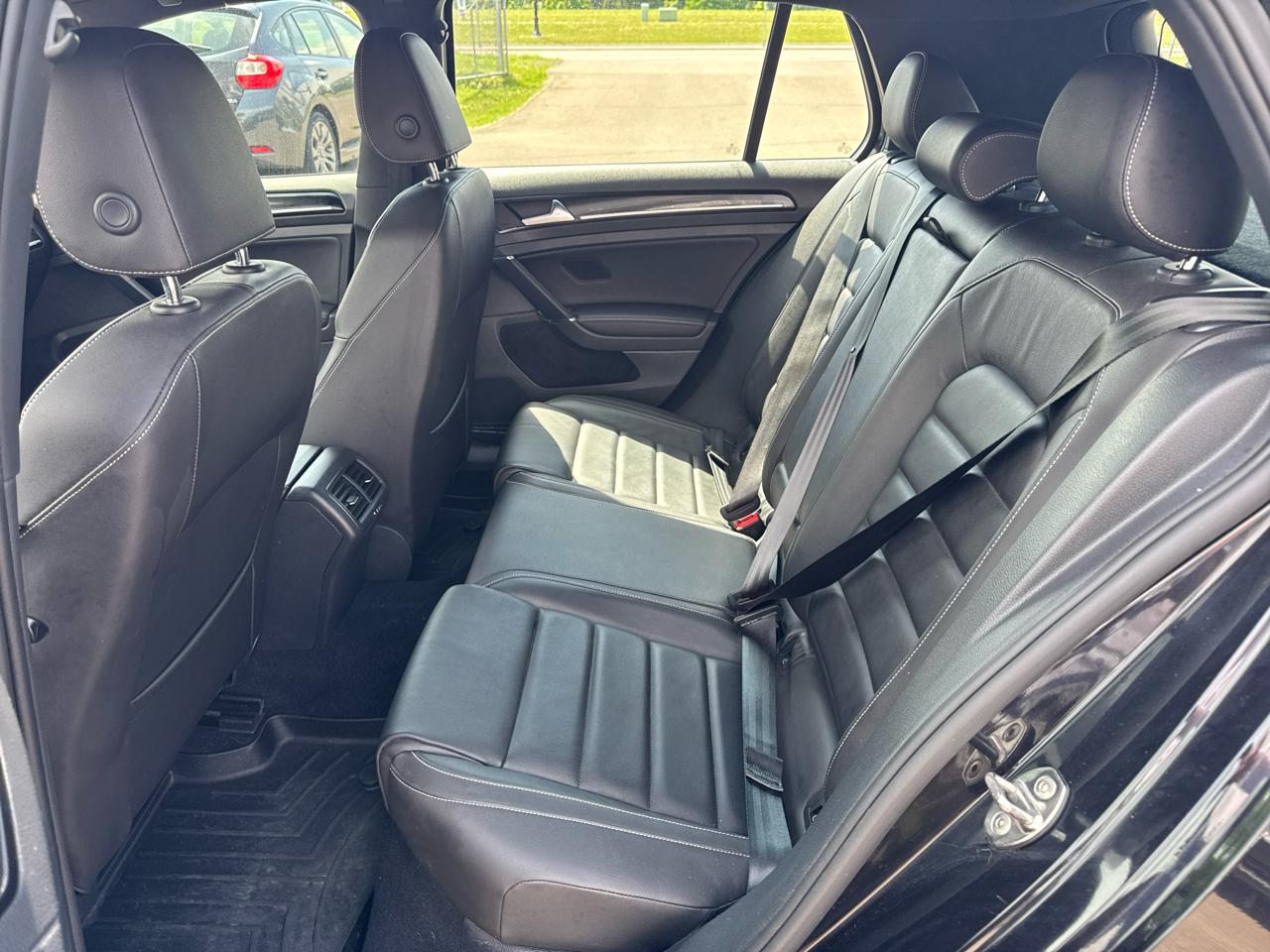 Volkswagen Golf R 4-Door Manual w/DCC/Nav 2017