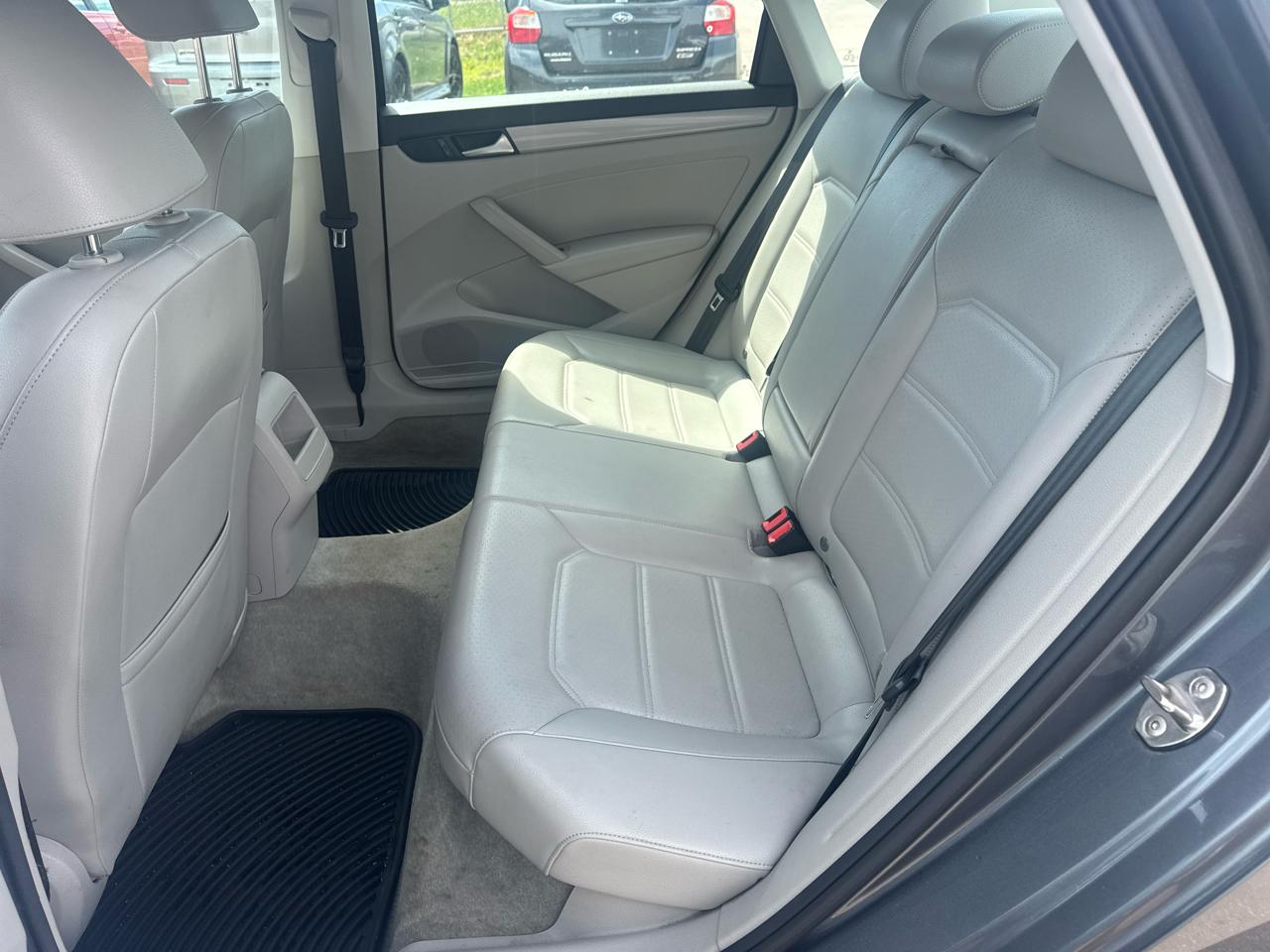 Volkswagen Passat 4dr Sdn 1.8T Auto S 2015