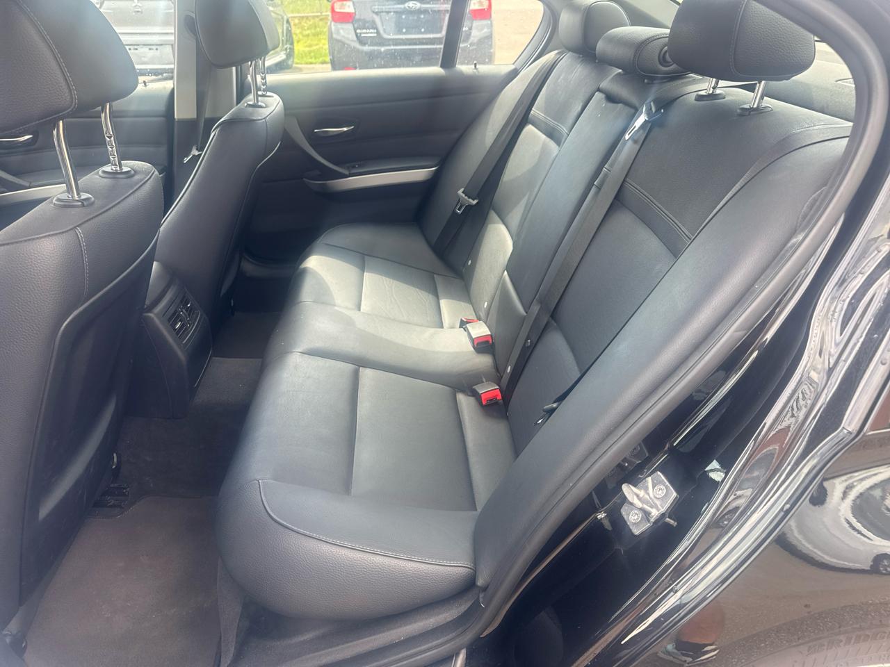 BMW 3 Series 4dr Sdn 328i xDrive AWD SULEV 2011