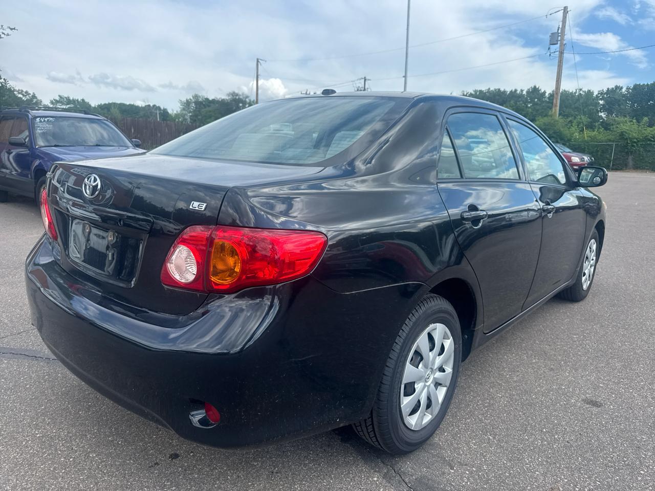 Toyota Corolla 4dr Sdn Man (Natl) 2010