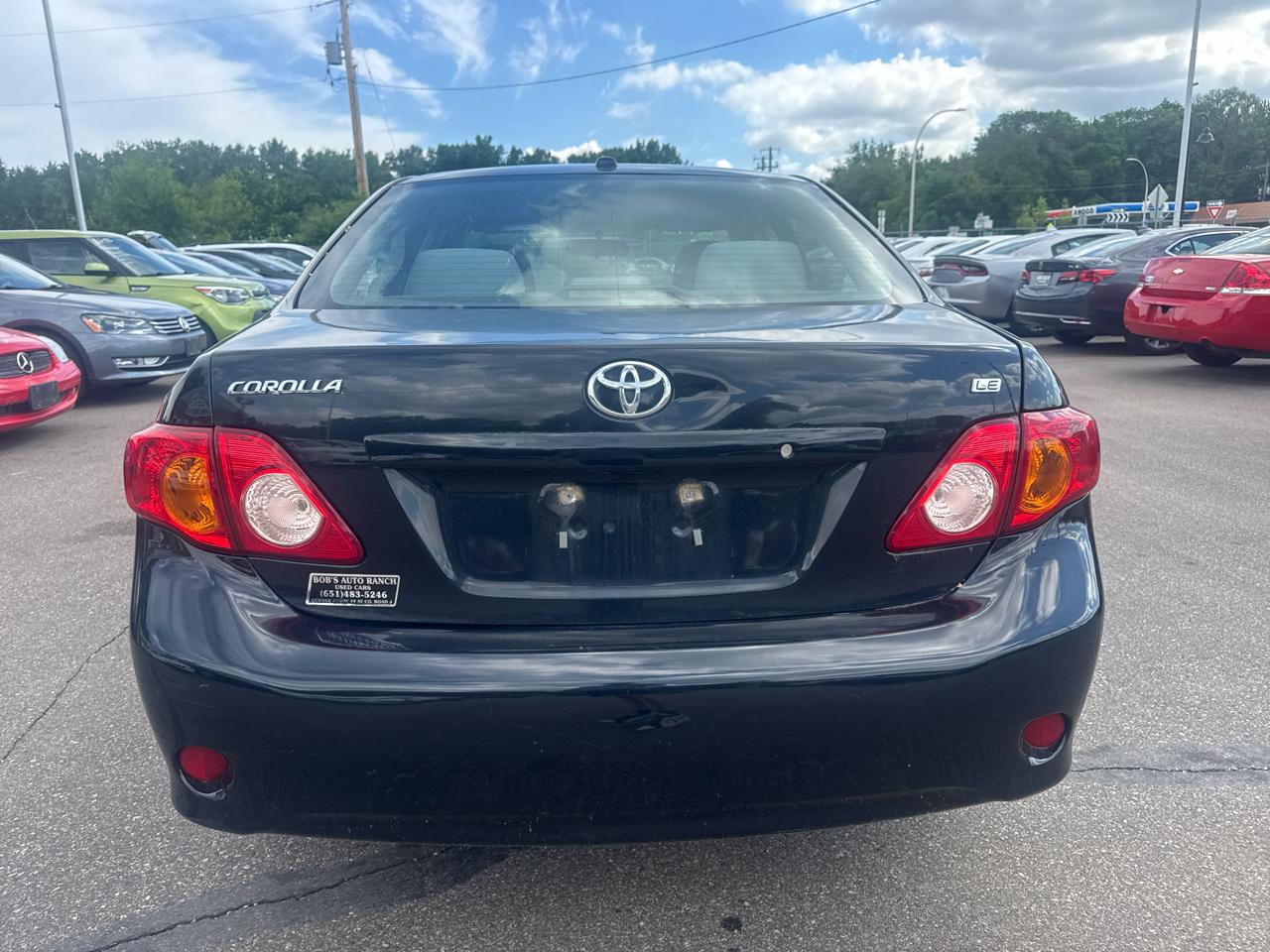 Toyota Corolla 4dr Sdn Man (Natl) 2010