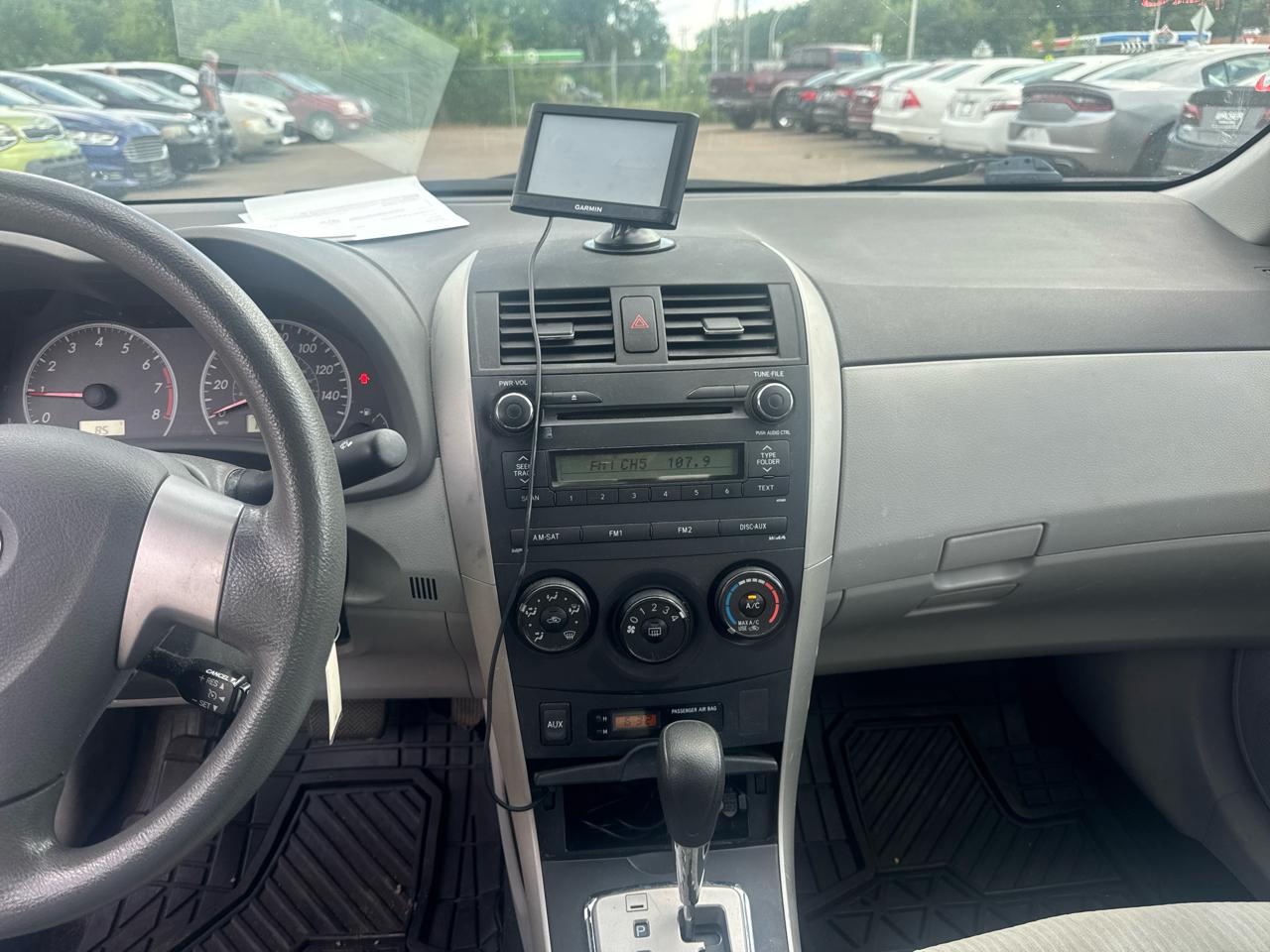 Toyota Corolla 4dr Sdn Man (Natl) 2010