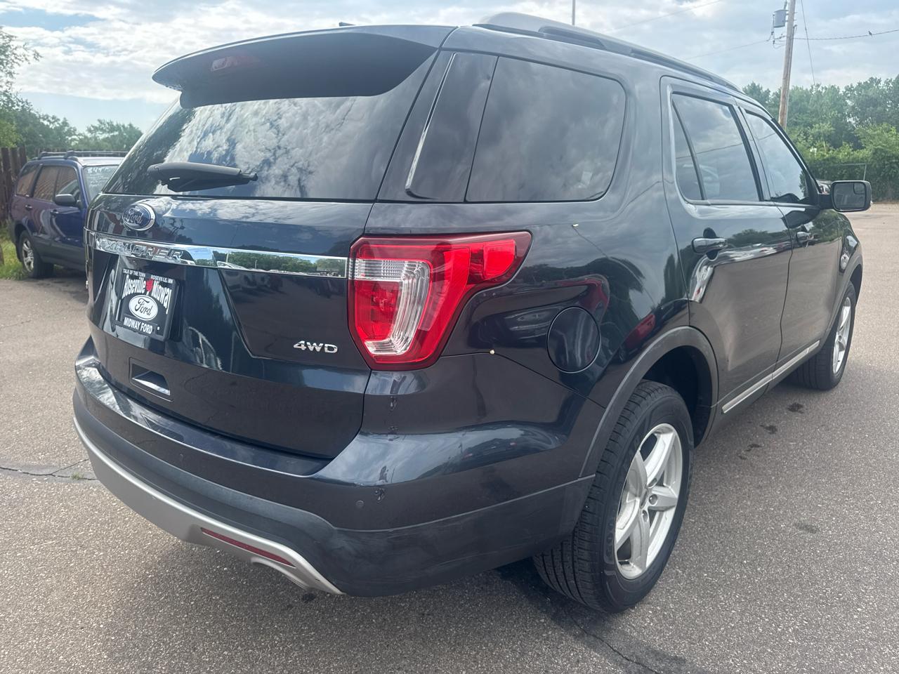 Ford Explorer 4dr XLT 2017