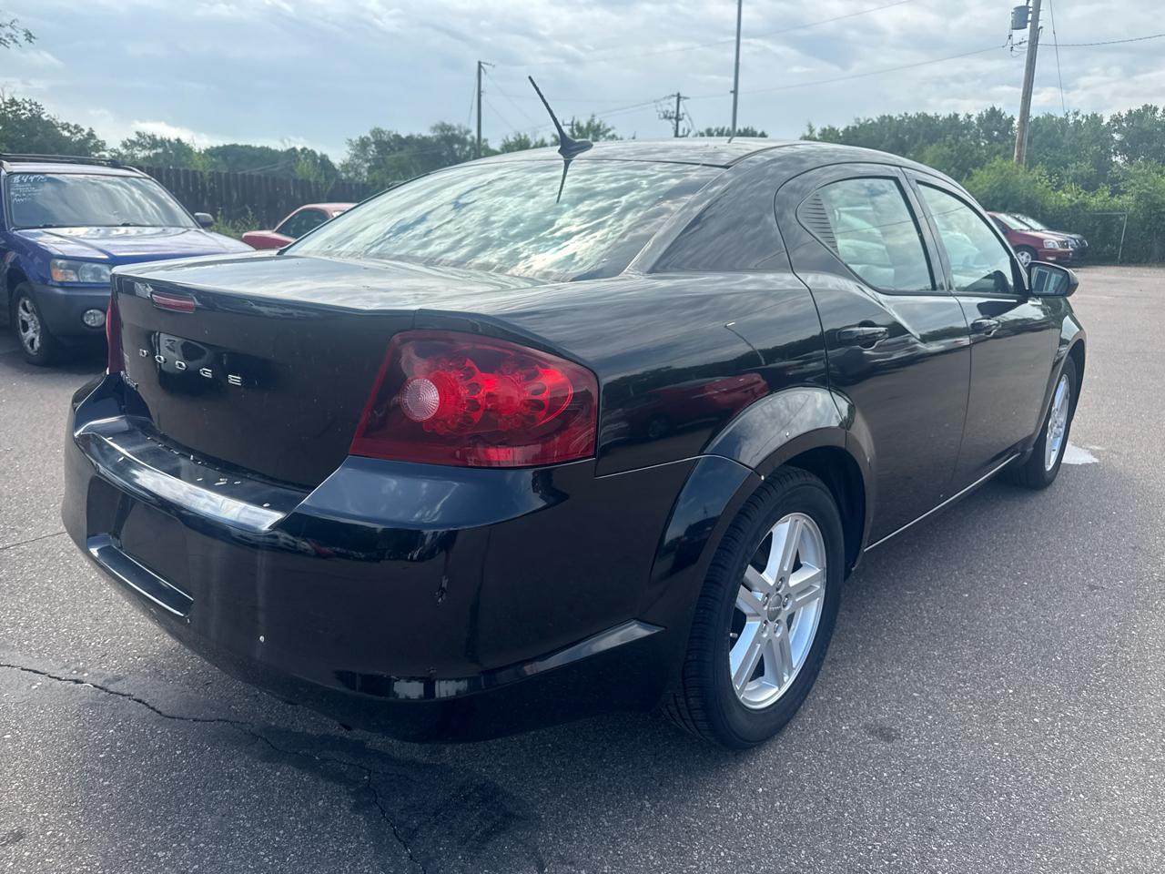 Dodge Avenger 4dr Sdn Mainstreet 2011