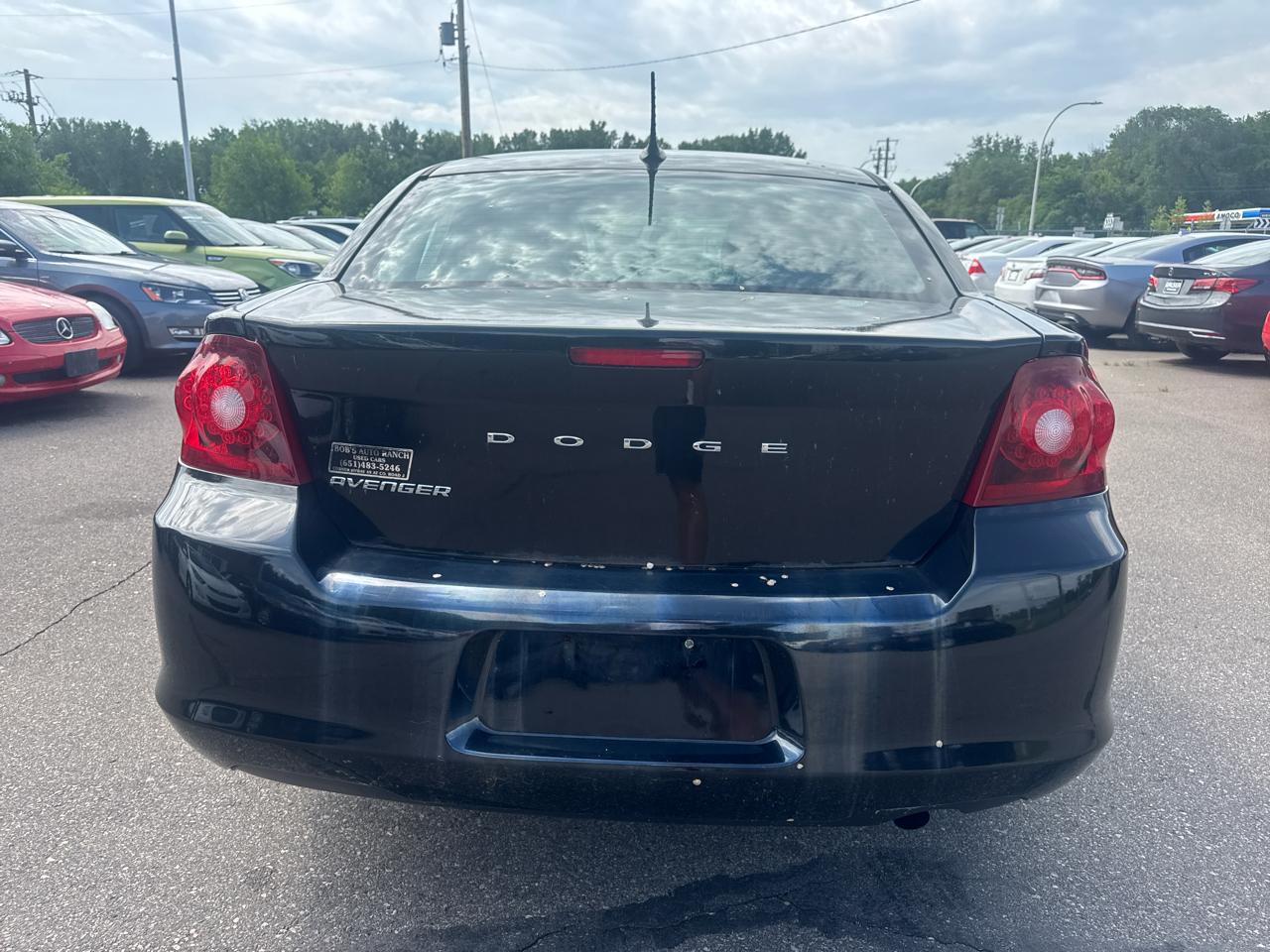 Dodge Avenger 4dr Sdn Mainstreet 2011