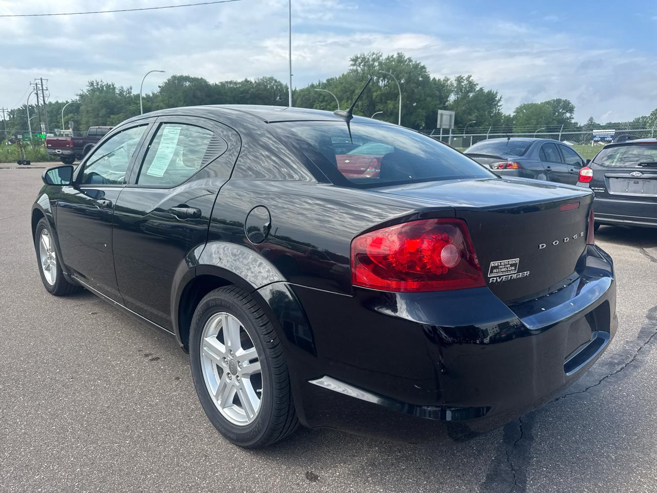 Dodge Avenger 4dr Sdn Mainstreet 2011