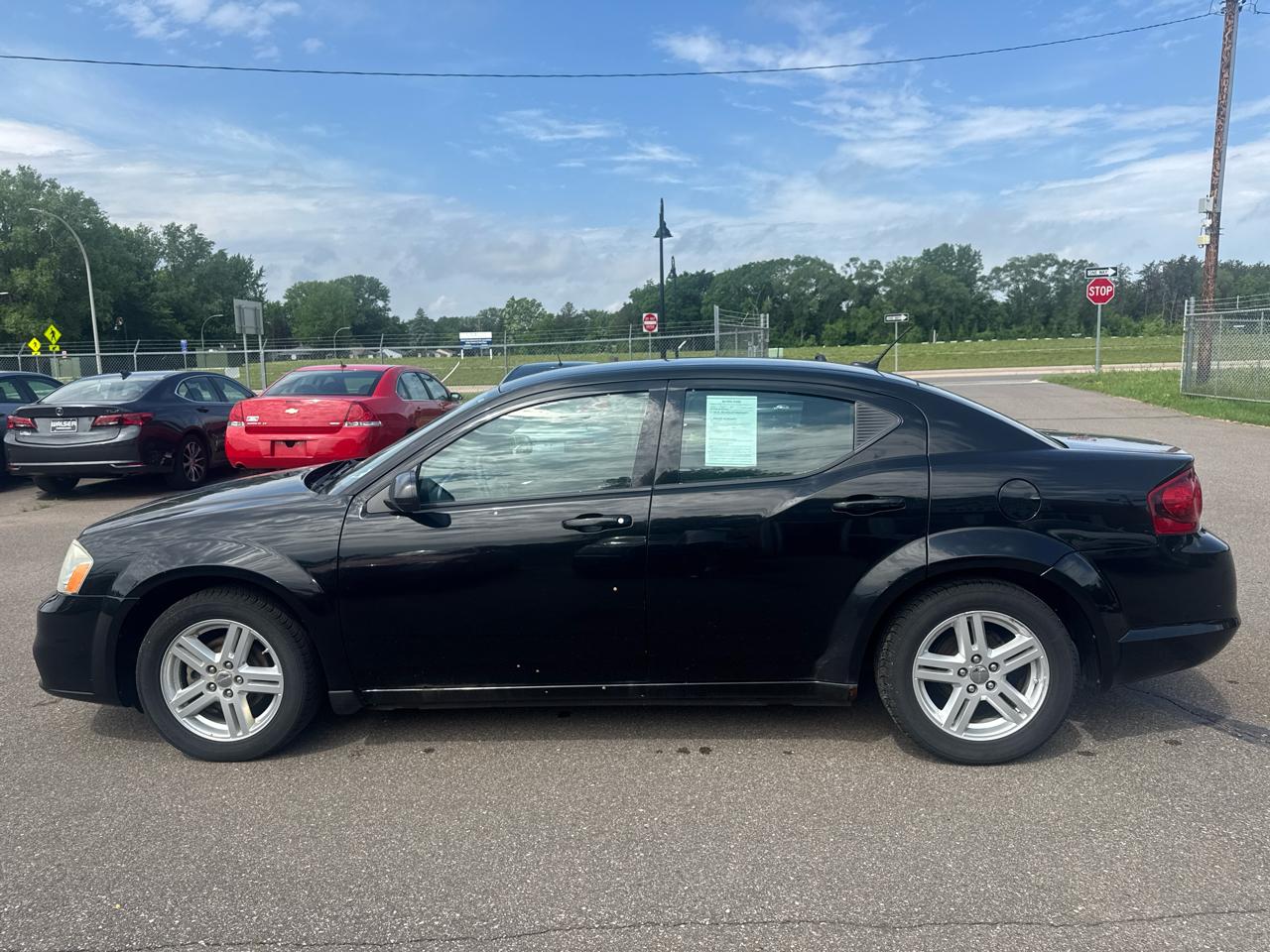Dodge Avenger 4dr Sdn Mainstreet 2011