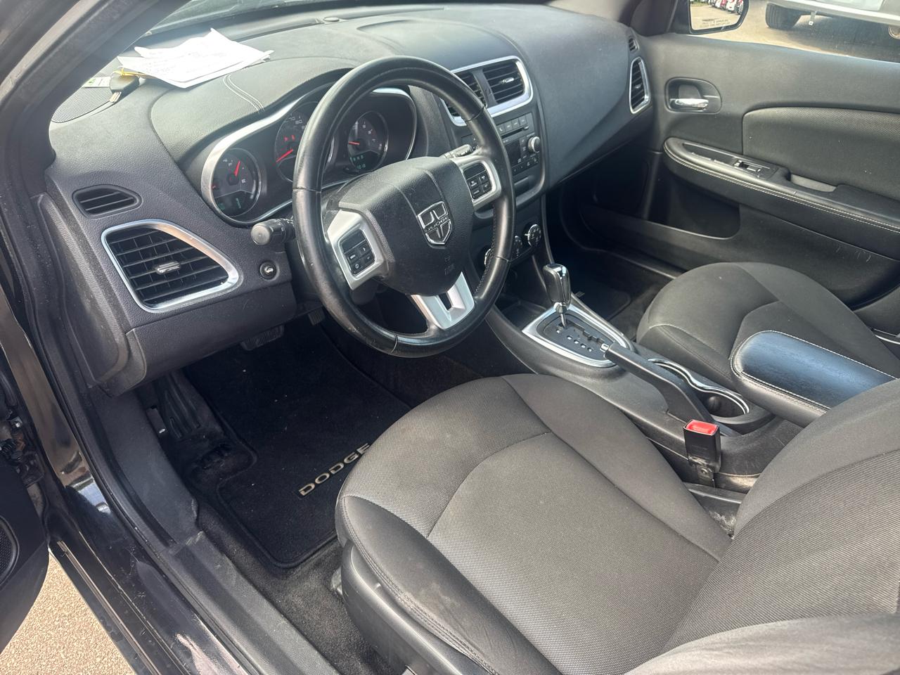 Dodge Avenger 4dr Sdn Mainstreet 2011