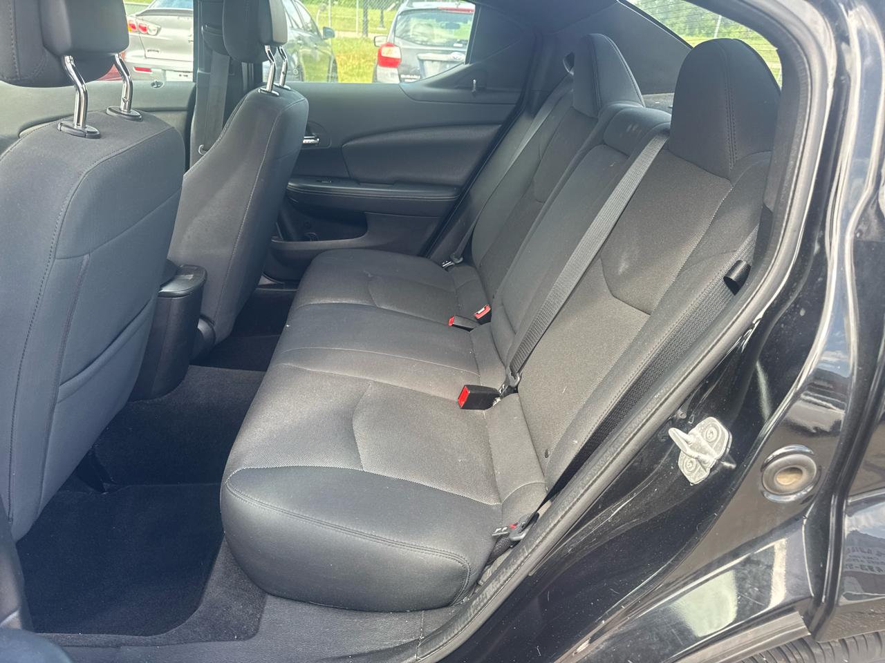 Dodge Avenger 4dr Sdn Mainstreet 2011