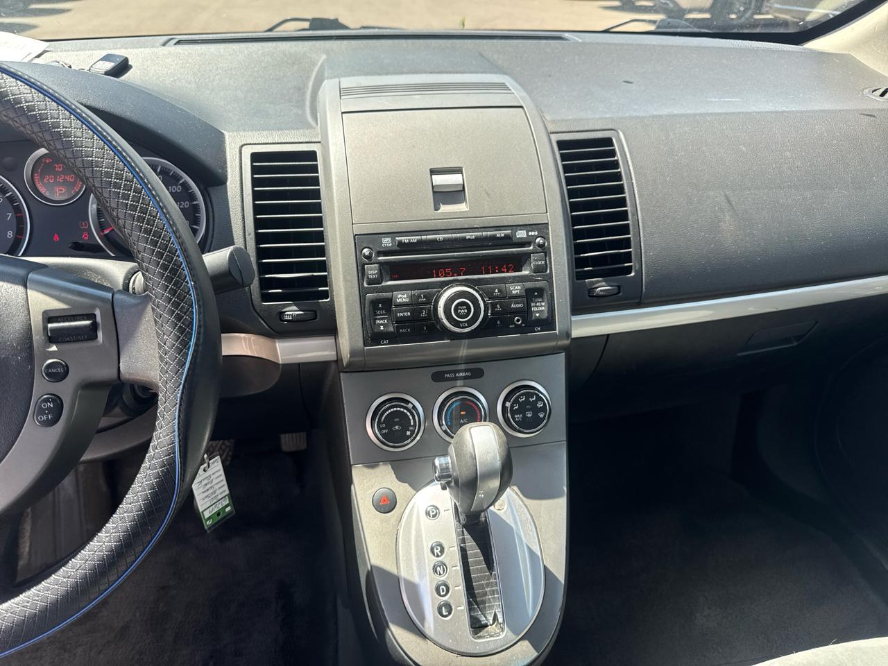Nissan Sentra 4dr Sdn I4 CVT 2.0 SR 2011