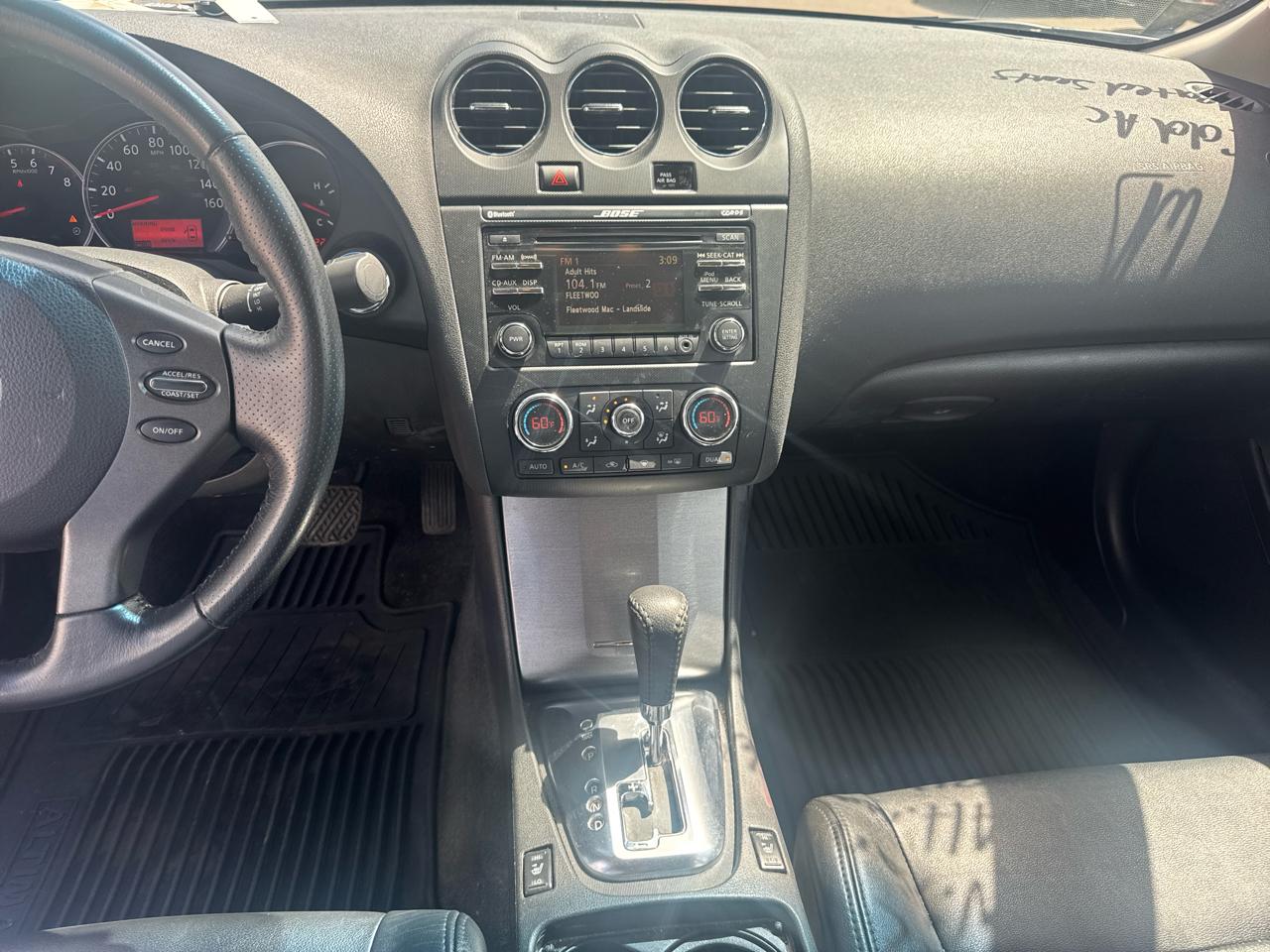 Nissan Altima 4dr Sdn V6 CVT 3.5 SR 2012