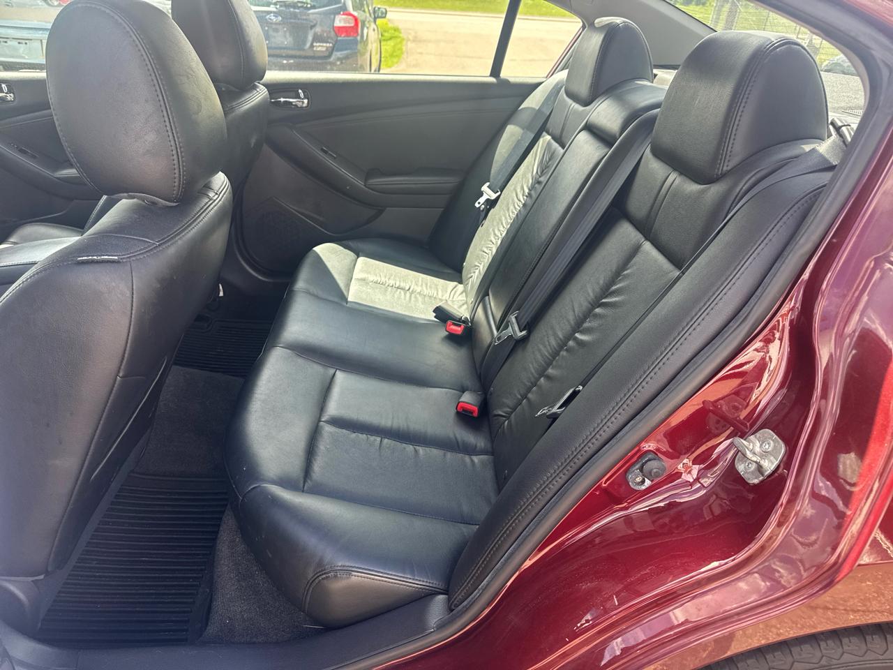 Nissan Altima 4dr Sdn V6 CVT 3.5 SR 2012