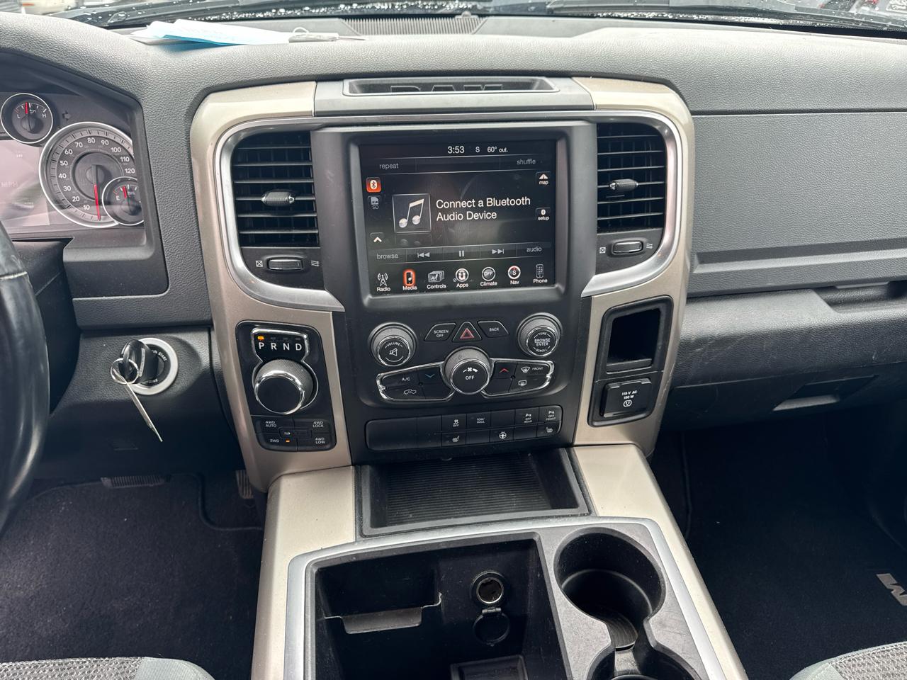 RAM 1500 4WD Quad Cab 140.5" Big Horn 2015