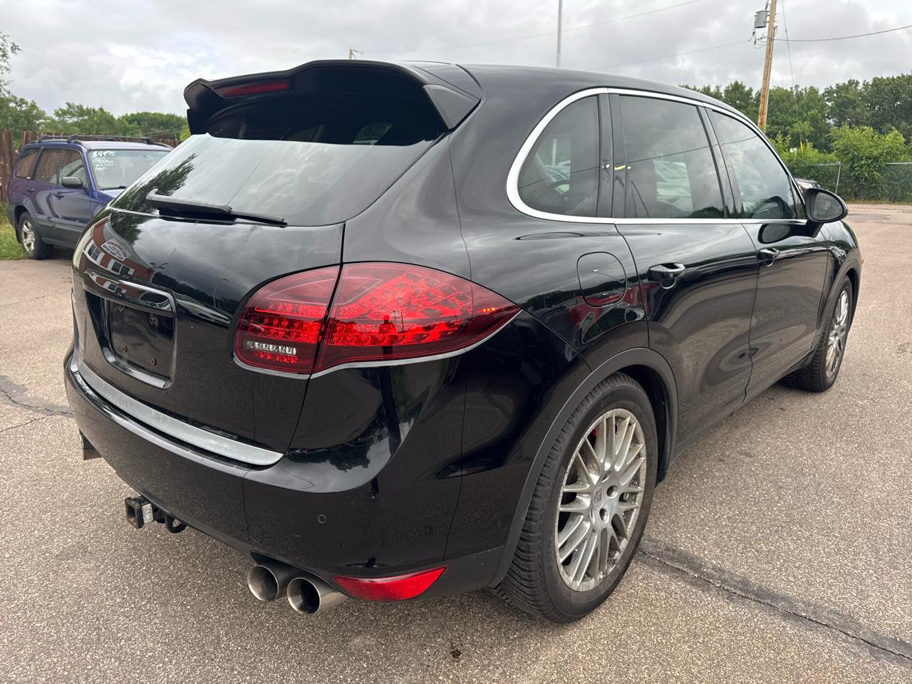 Porsche Cayenne AWD 4dr Turbo 2011